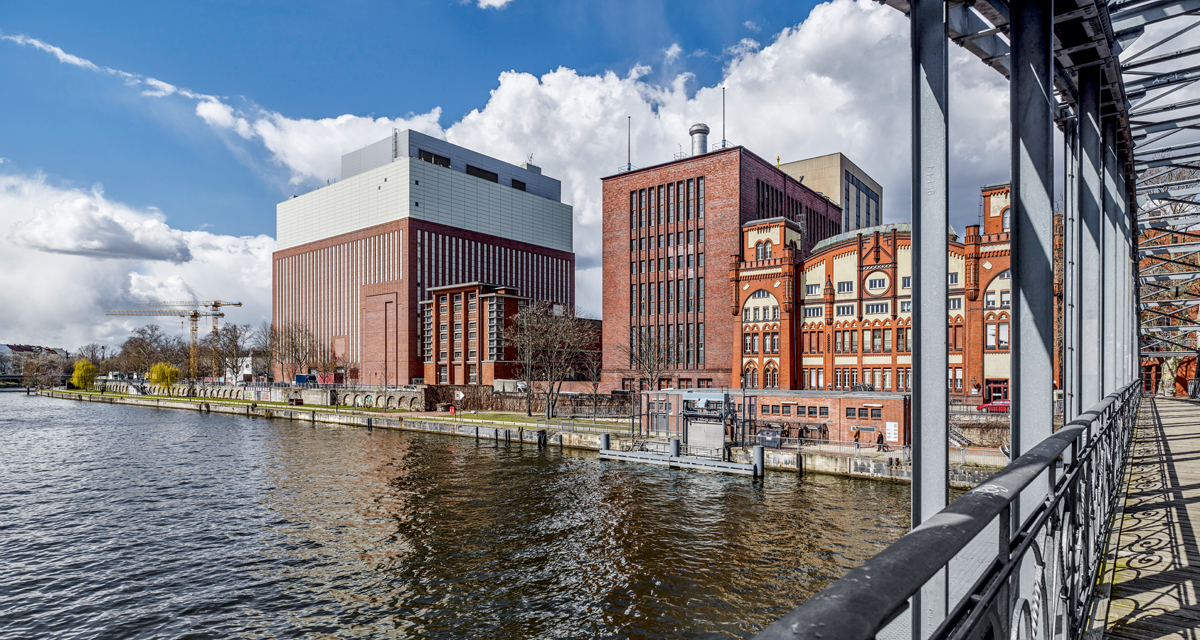 Die WerkBundStadt entsteht in einem industriell geprägten Kontext: Der westliche Nachbar ist das Heizkraftwerk Charlottenburg.