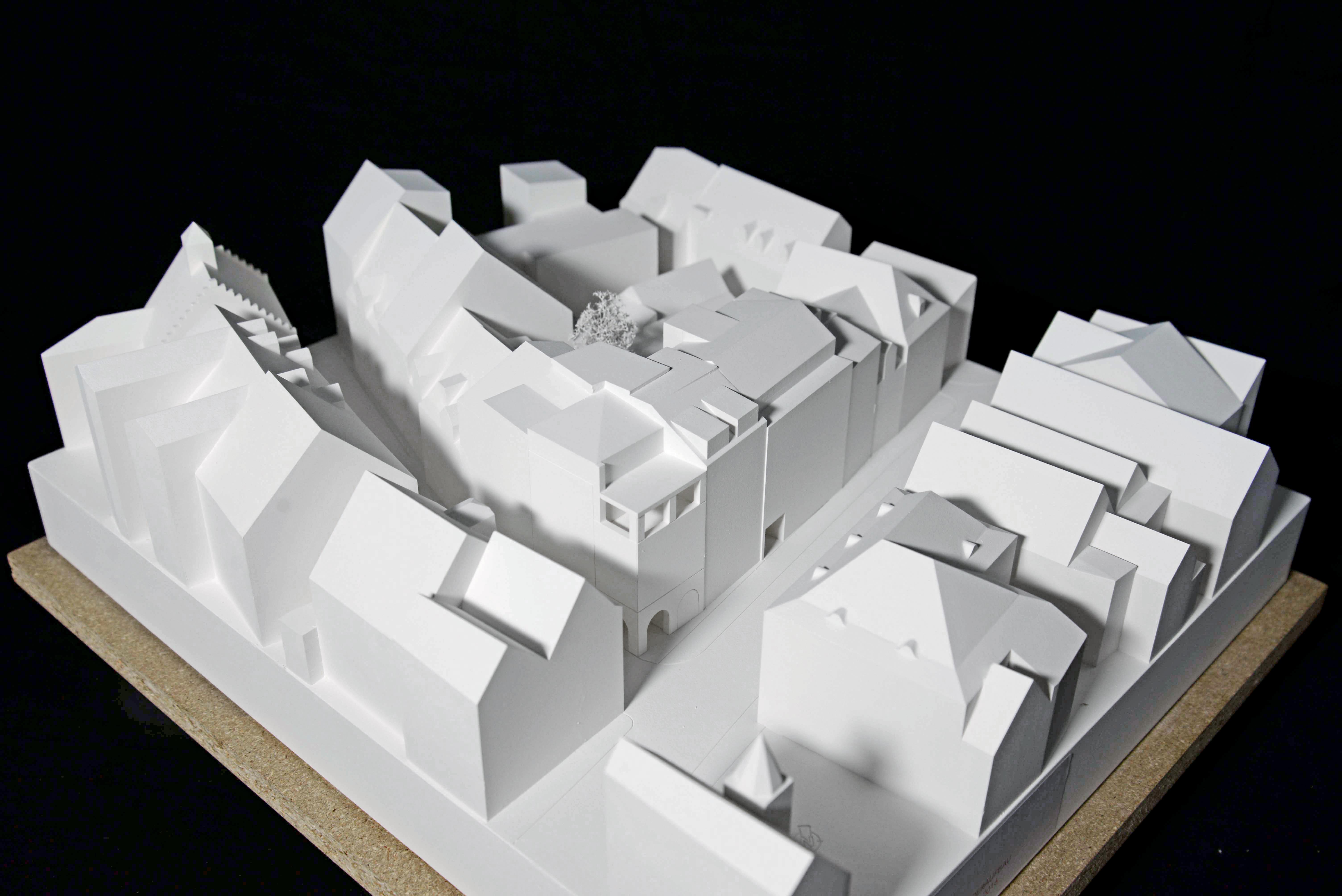 Das Siegerprojekt «L’Aquilino» inszeniert die Ecksituation an der Kreuzung Kirchgasse/Seestrasse.