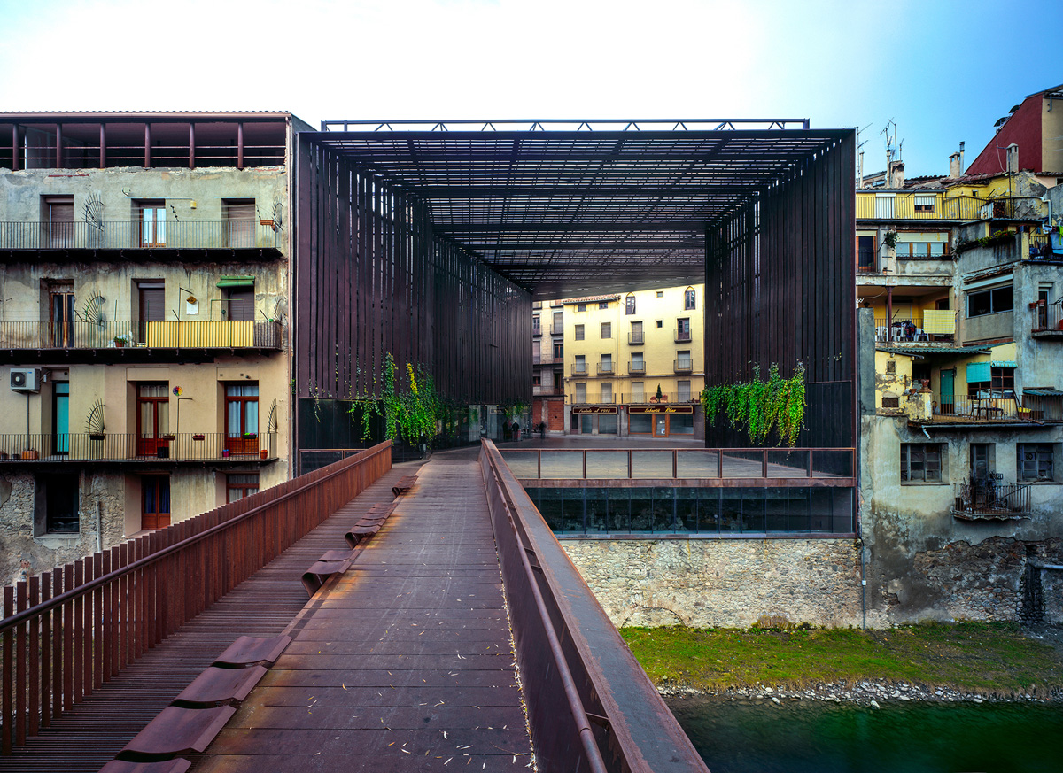La Lira Theater in Zusammenarbeit mit J. Puigcorbé (Ripoll, Gerona, Spanien, 2011)