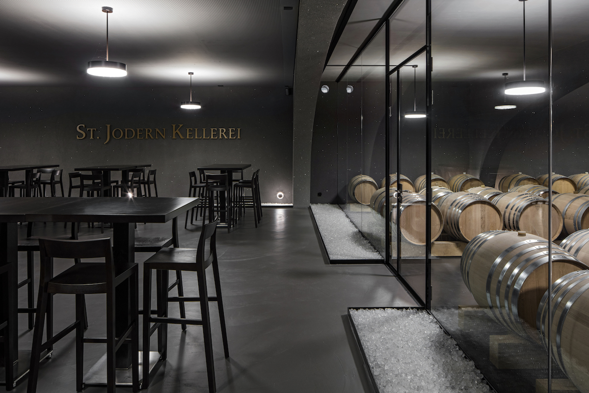 Nominiert in der Kategorie «Shopbeleuchtung»: St. Jodern Kellerei, Visperterminen (Reflexion AG).