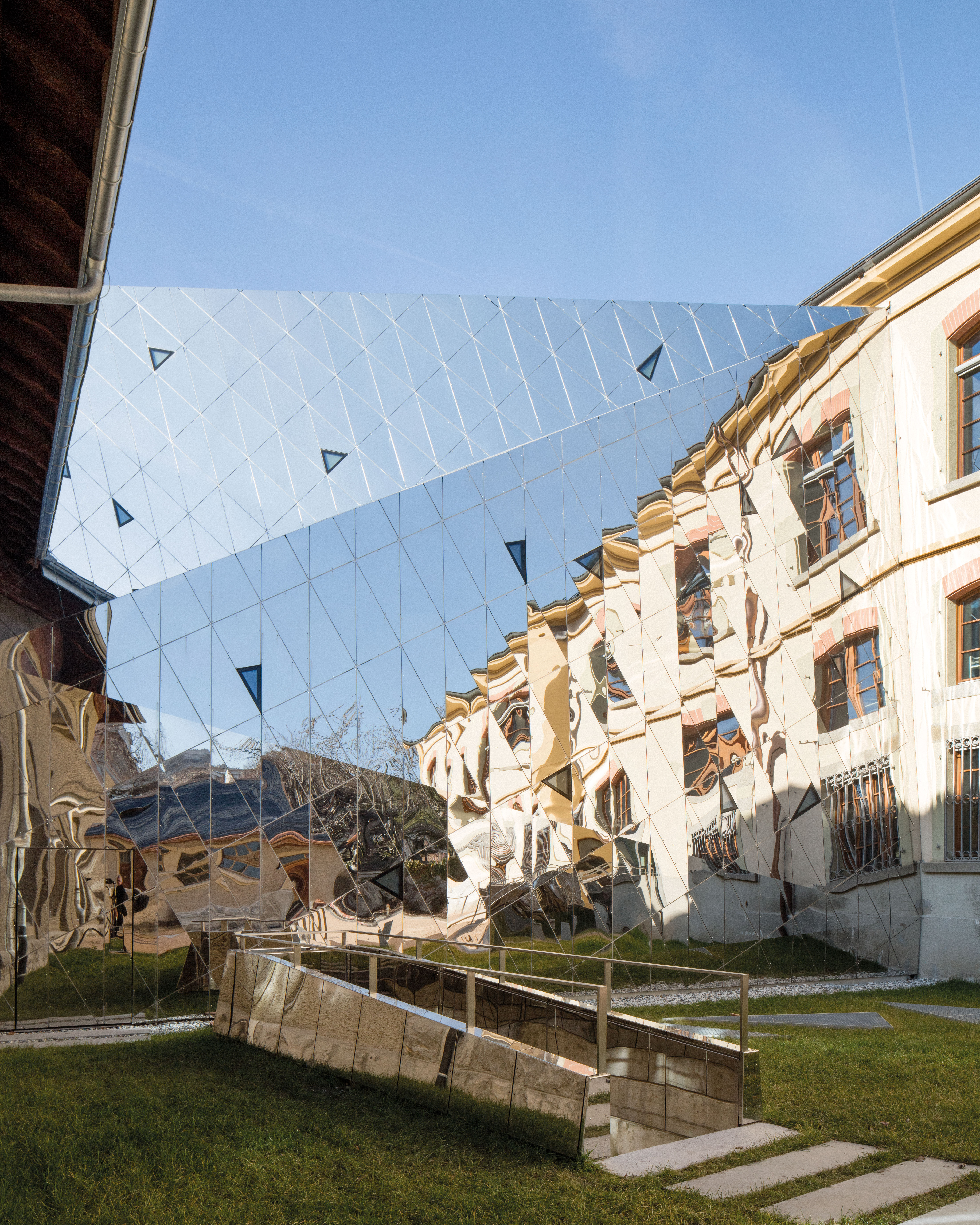 Le « pli », de l’extérieur : le patrimoine en réflexion