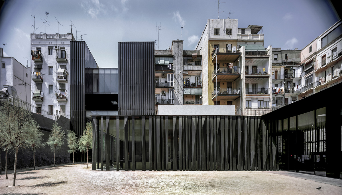 Sant Antoni – Joan Oliver Bibliothek, Alterszentrum und Garten, 2007, Barcelona, Spanien. Sant Antoni – Joan Oliver Bibliothek, Alterszentrum und Garten, 2007, Barcelona, Spanien.