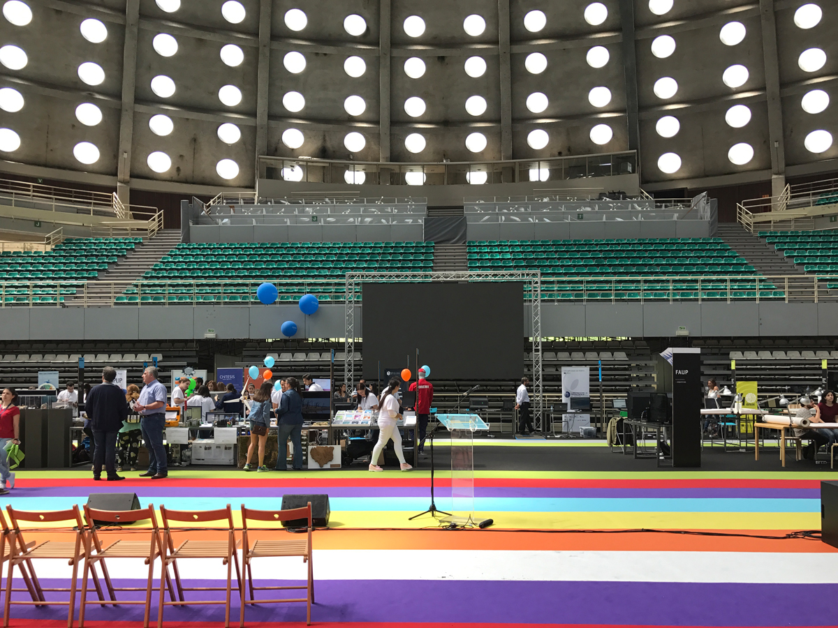 Der Bau aus den frühen 1950er-Jahren ist nach der portugiesischen Langstreckenläuferin und Olympiasiegerin Rosa Mota benannt. Er wird eigentlich als Sporthalle verwendet, oft finden darin aber auch Ausstellungen statt