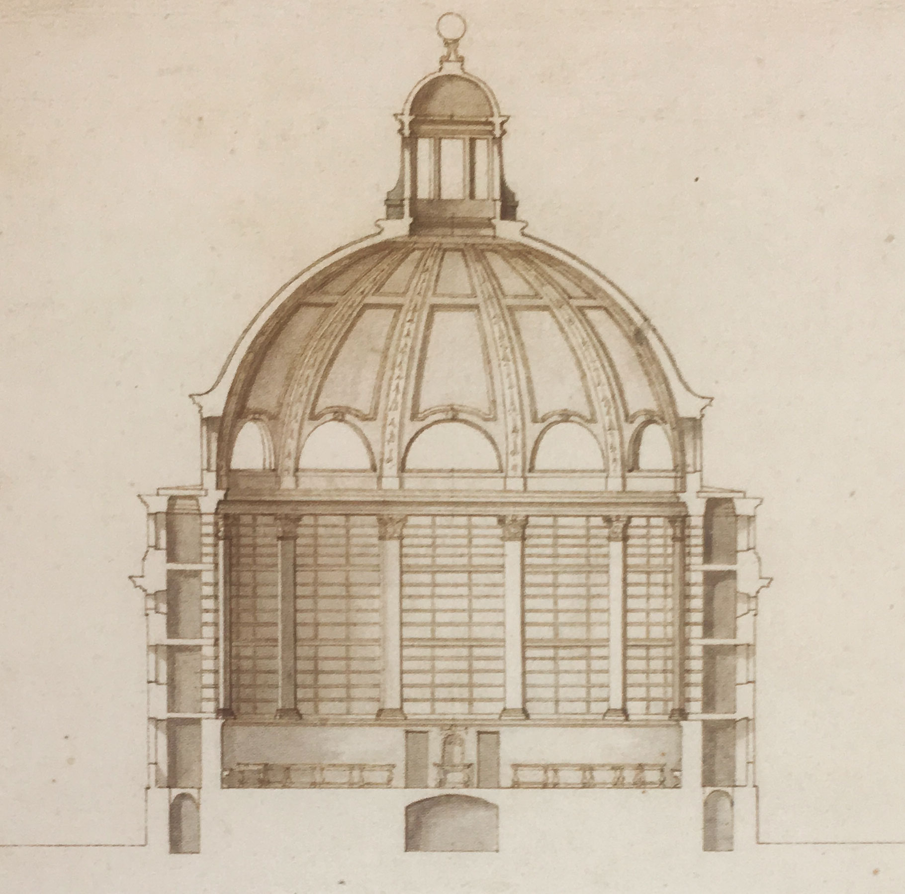Coupe du Projet (non réalisé) de Christopher Wren pour la bibliothèque de Trinity College à Cambridge, vers 1670. Les corridors situés à l’intérieur des murs auraient permis aux bibliothécaires de rechercher des livres rangés dans les rayonnages à double face.