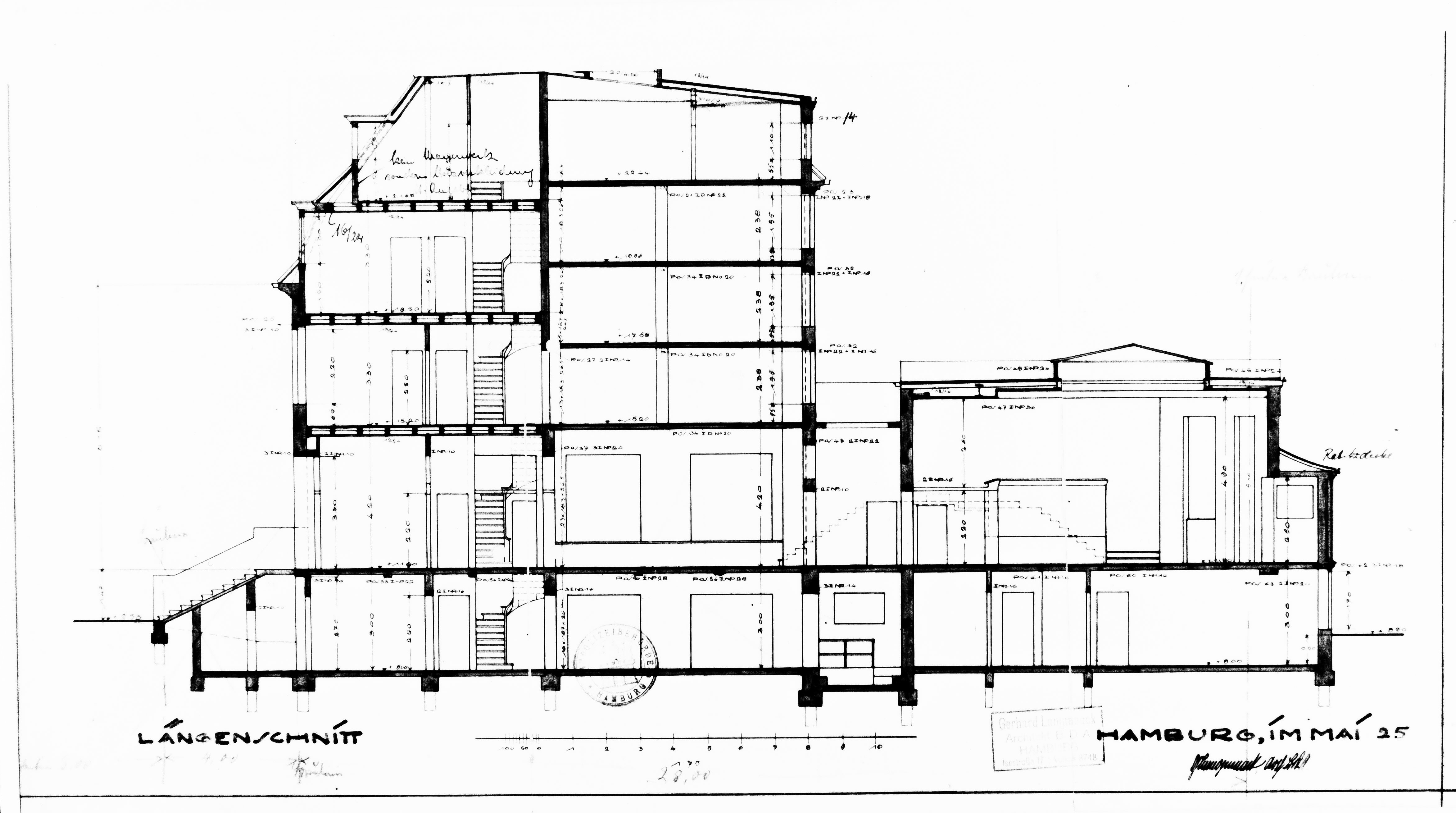 Coupe de la bibliothèque Warburg, 1926. Les livres y sont classés dans un ordre dynamique selon quatre catégories, une par étage : 1) « Orientation » (philosophie, religion et histoire des sciences) ; 2) « Image » (histoire de l’art, archéologie et cultures antiques) ; 3) « Parole » (principalement littérature ancienne et post-médiévale) ; 4) « Action » (histoire, histoire sociale, histoire des fêtes, du théâtre et de la technologie)
