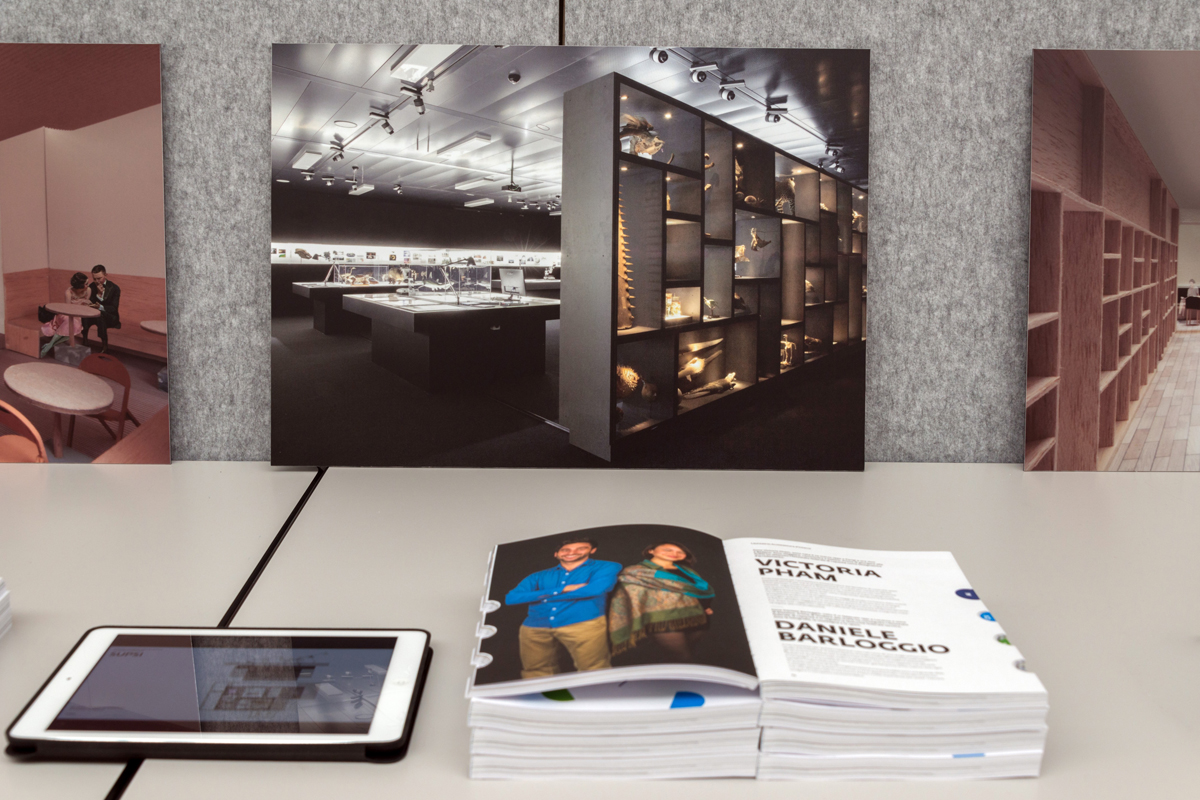 Mobile Filztablare dienen in Ergänzung zu digitalen Modulen als Präsentationsebene.