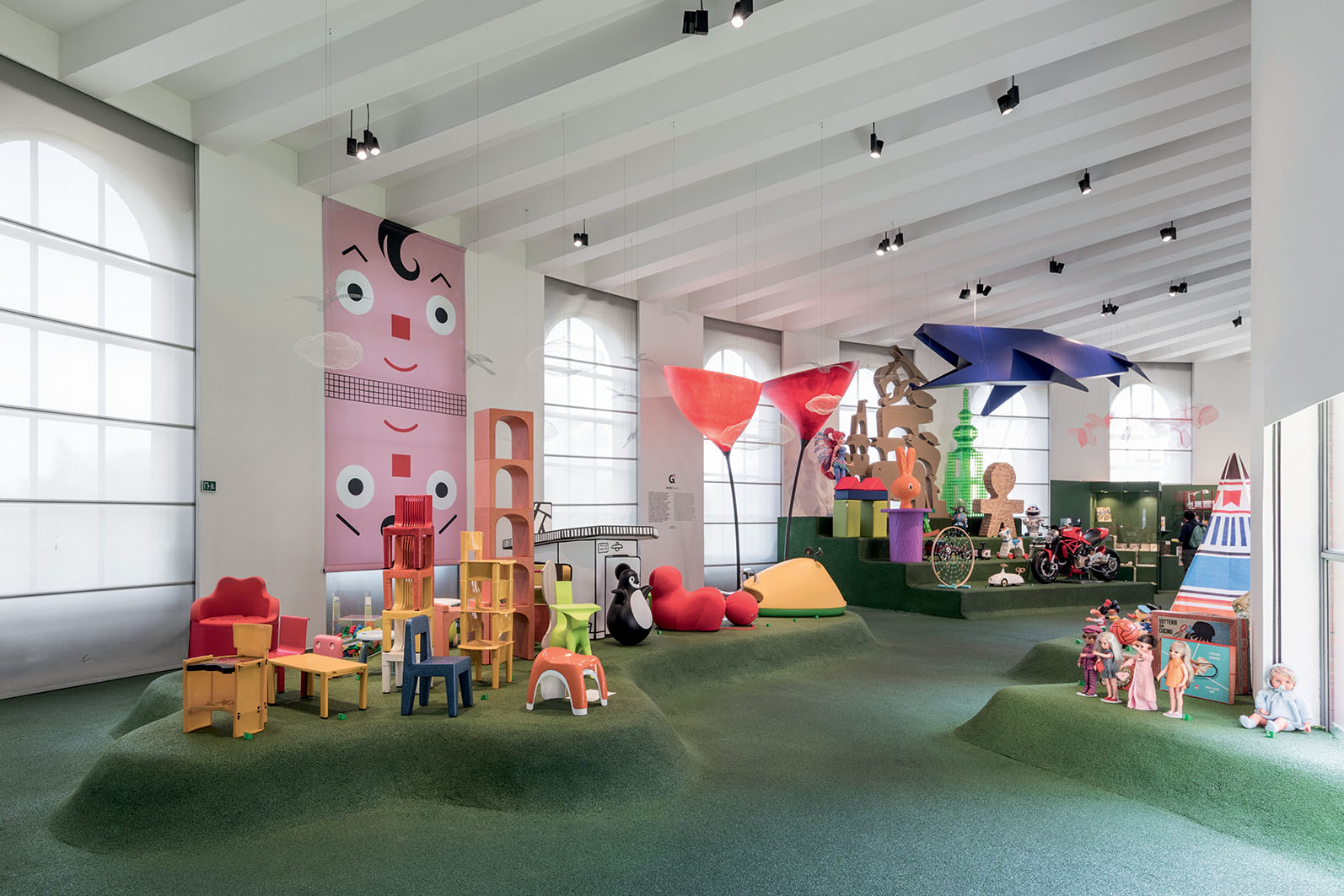 Veduta dell’allestimento pensato da Stefano Giovannoni.