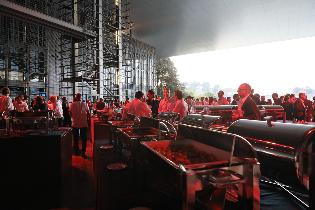 Glanz, Glamour und Kulinarik: ein feierlicher Rahmen für die ausgezeichneten Ingenieurinnen und Ingenieure.