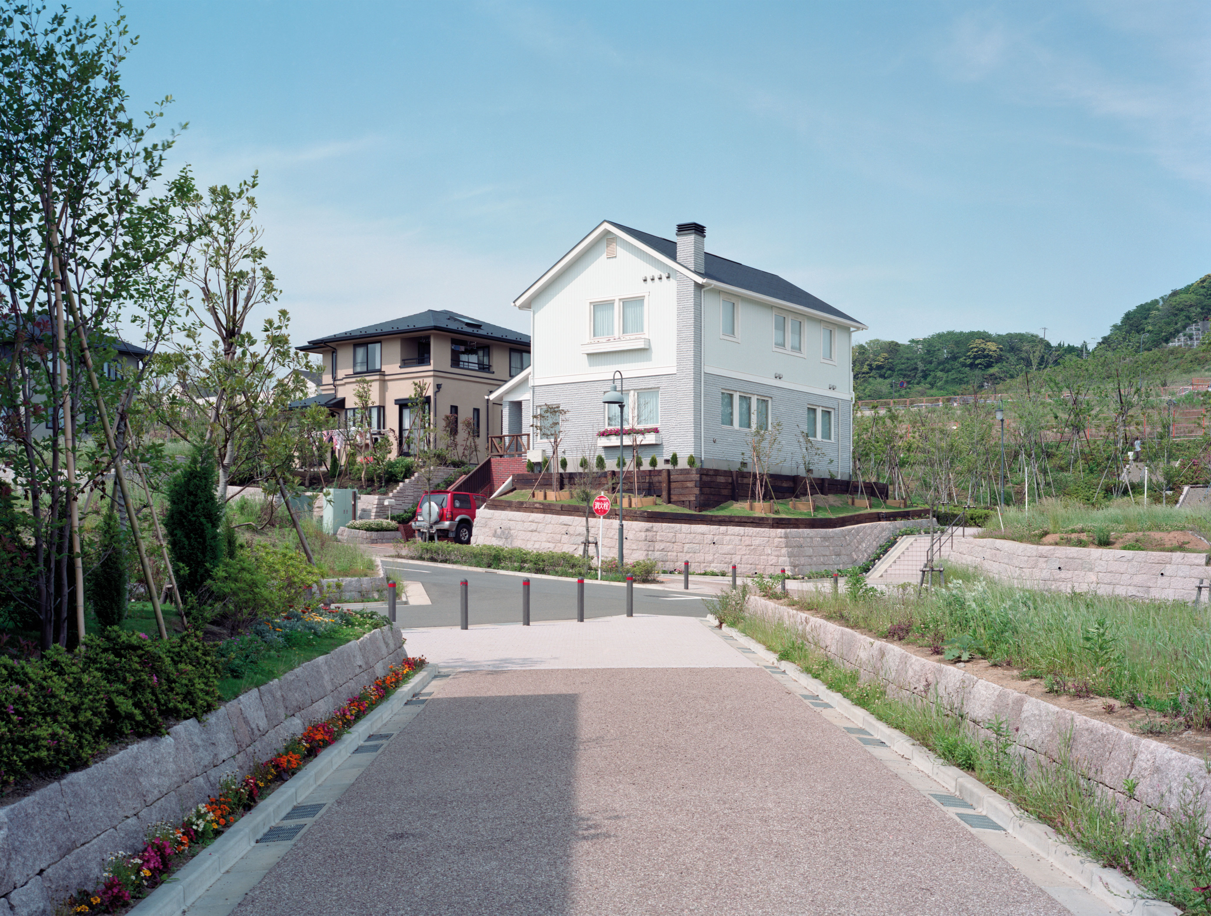 Takashi Homma, TOKYO SUBURBIA «Shonan International Village, Kana- gaw», 1998