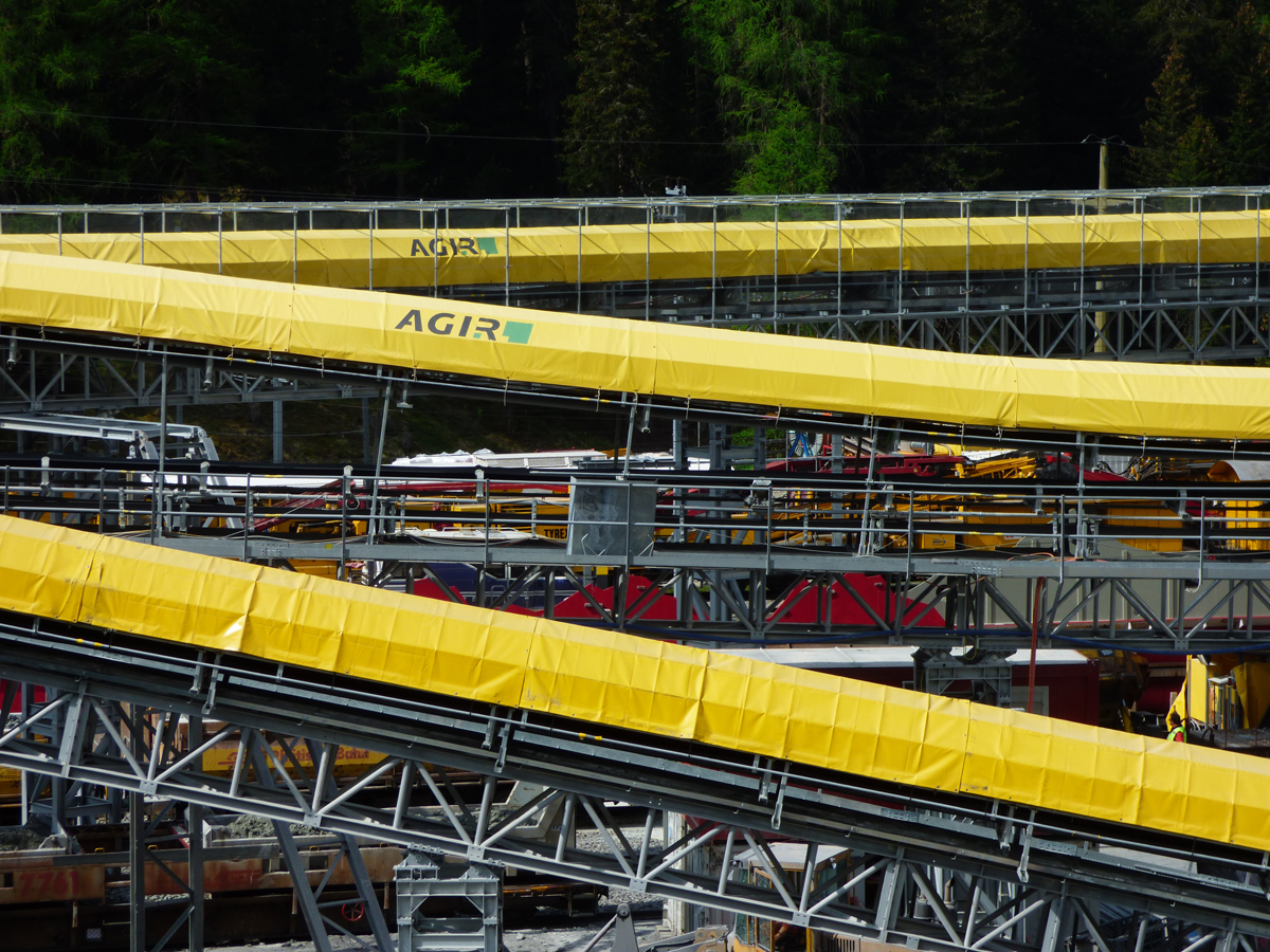 4 km Förderbänder werden auf Seite Preda für den Transport des Gesteins benötigt.