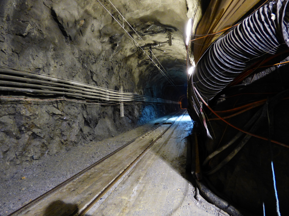 Bestehender, sanierungsbedürftiger Albulatunnel am Querschlag zur Kaverne.