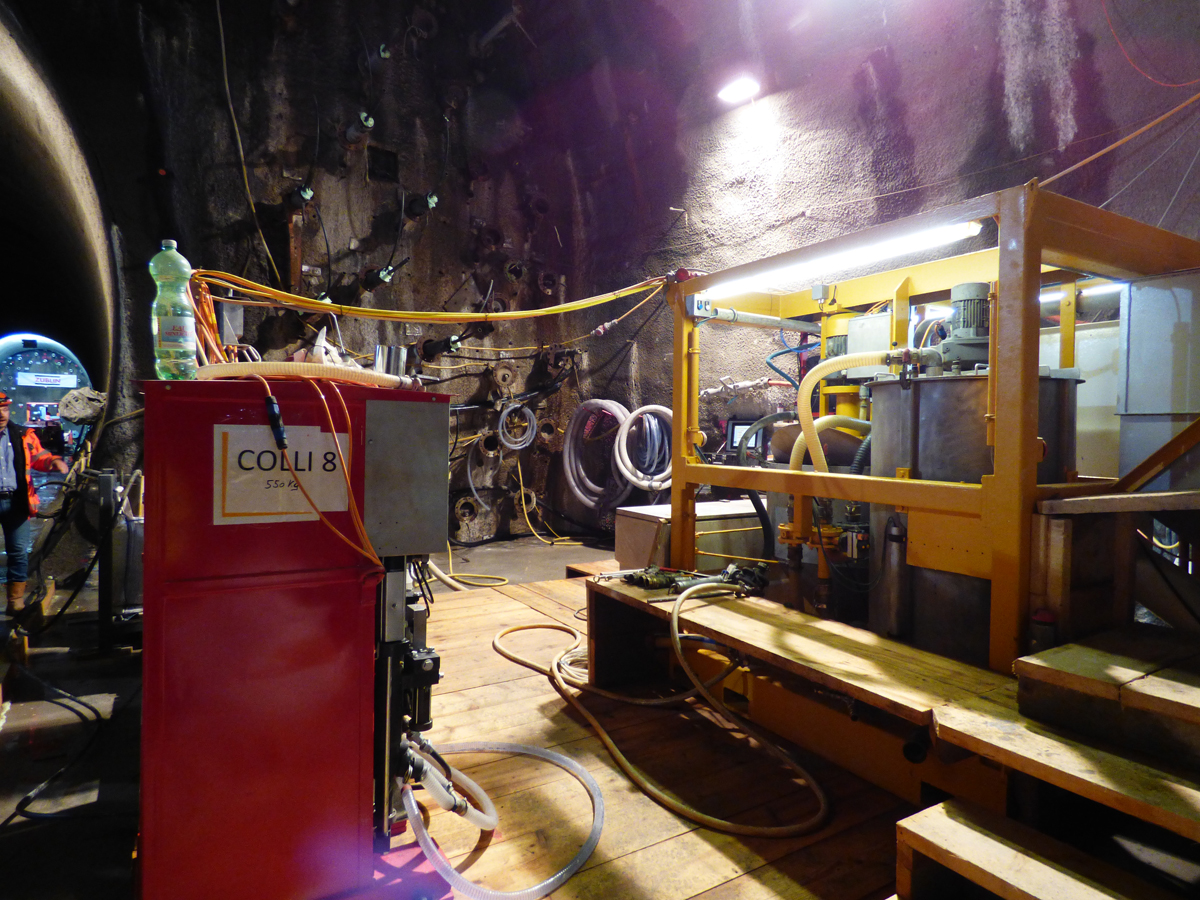 Gefrieranlage rechts mit 3x 140 kW Gefrierleistung.