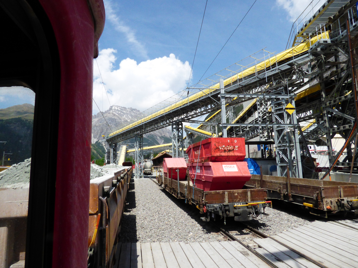 Ankunft des südseitigen Ausbruchsmaterial in Preda.