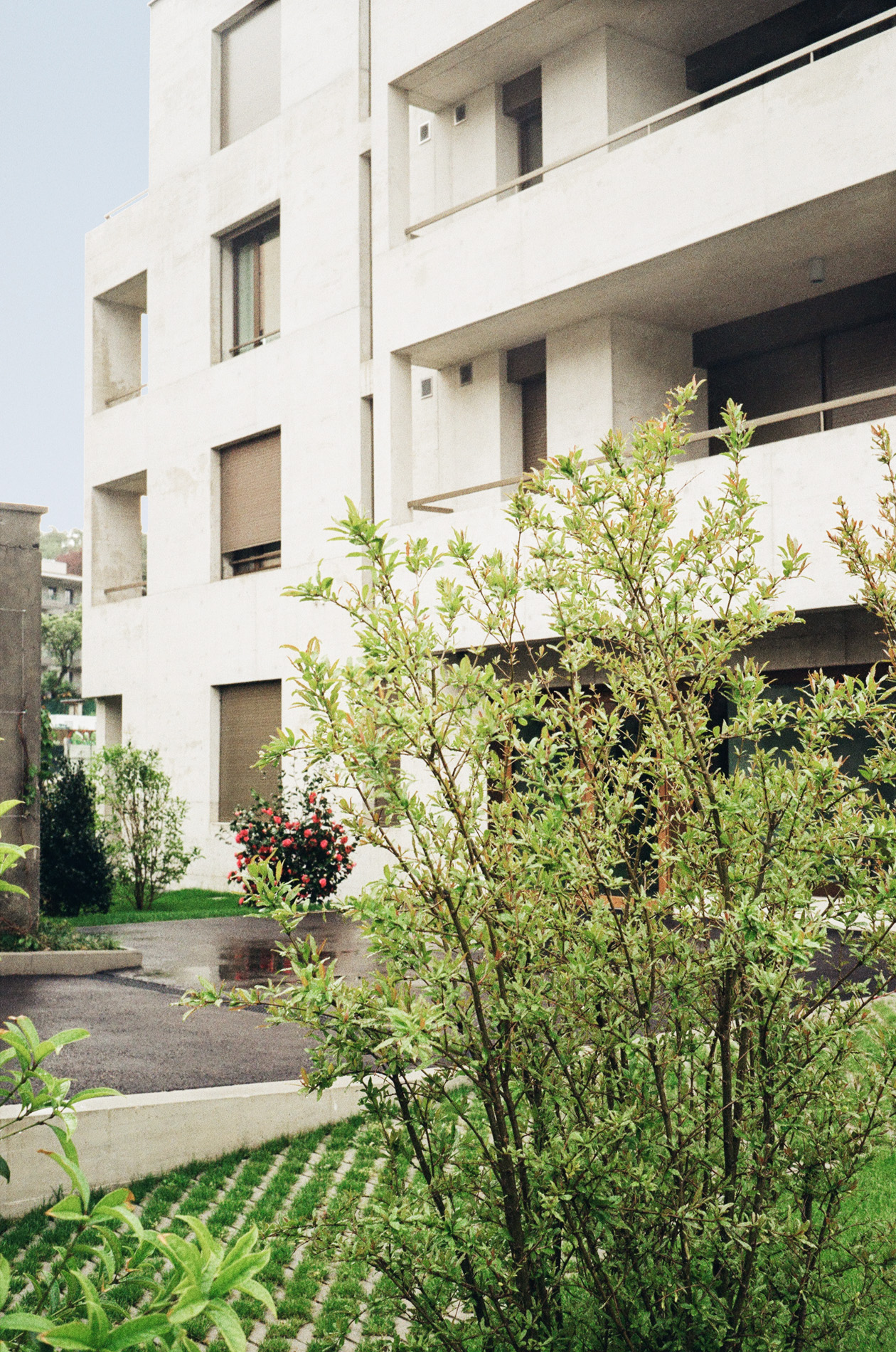 Edificio residenziale in via Giacomo Rizzi a Mendrisio. Architetto: Mihail Amariei