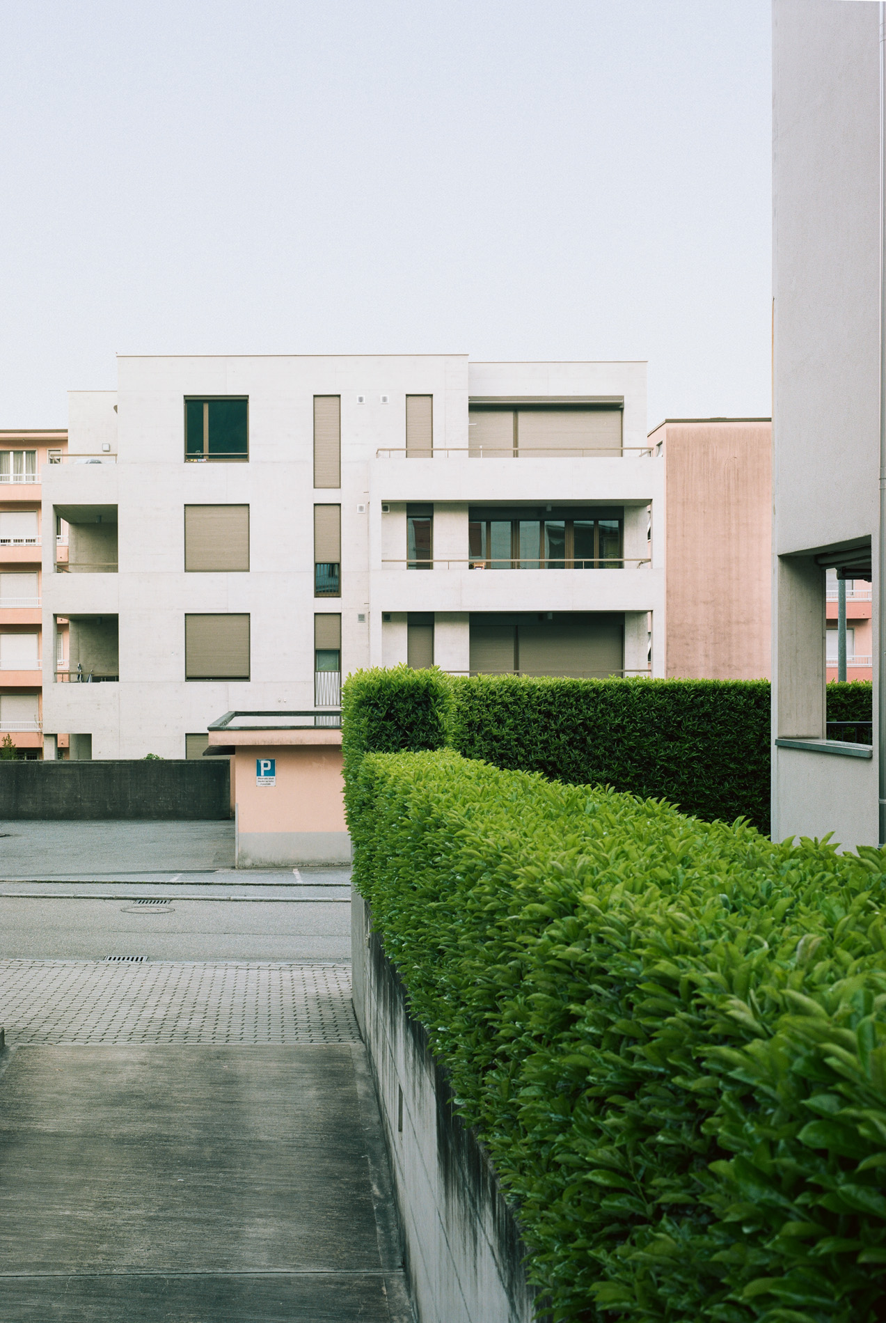 Edificio residenziale in via Giacomo Rizzi a Mendrisio. Architetto: Mihail Amariei