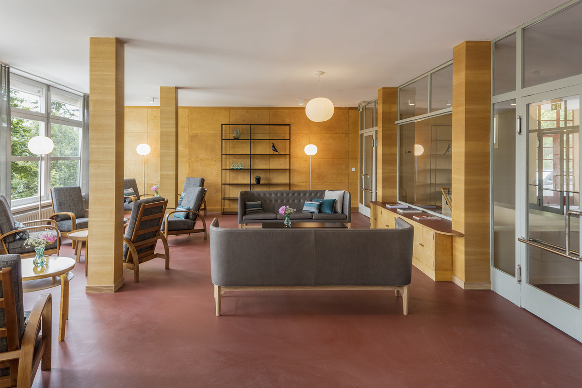 Jugendherberge «Bella Lui» in Crans-Montana: der behagliche Salon.