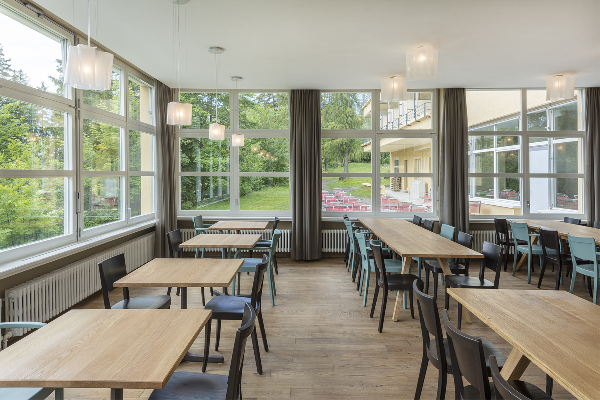 Jugendherberge «Bella Lui» in Crans-Montana: Speisesaal, andere Ansicht.