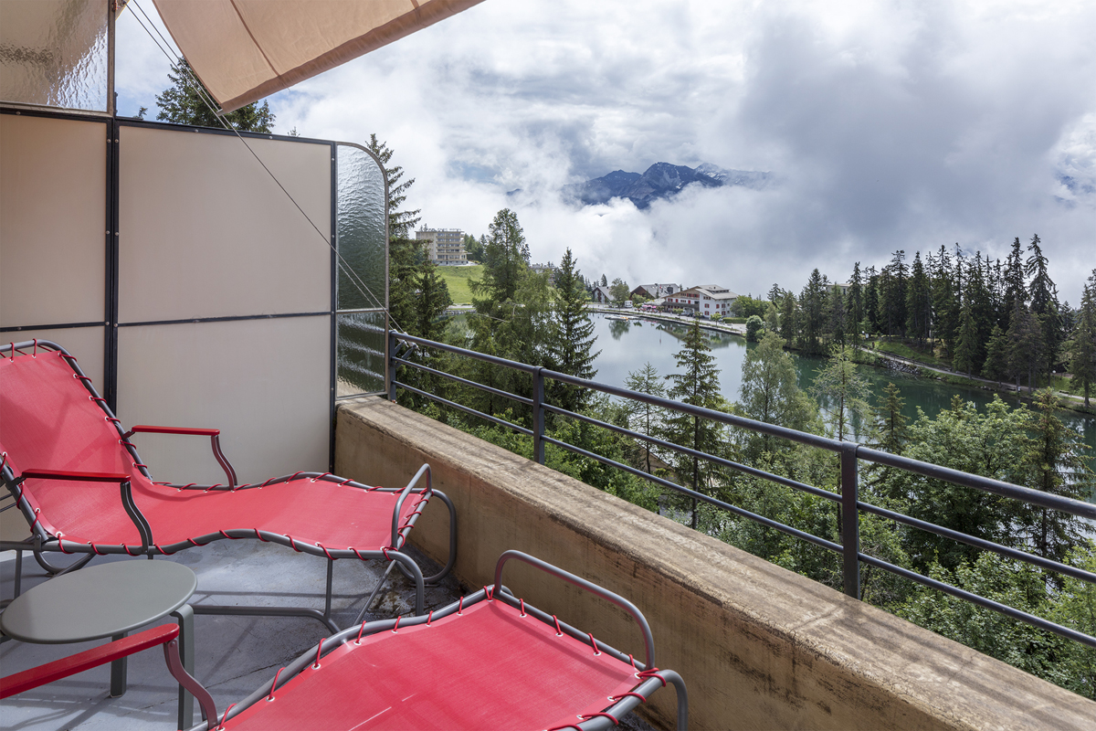 Jugendherberge «Bella Lui» in Crans-Montana: die Loggia eines Doppelzimmers.