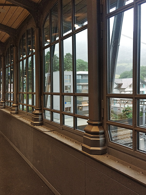 Ansicht der originalgetreu rekonstruierten Fensterfassungen.