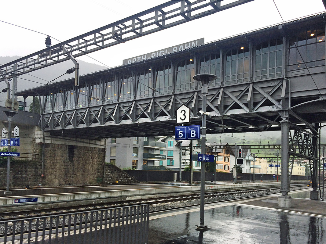 Anlass für die Restaurierung des Hochperrons war der Ausbau der SBB-Gotthardzufahrtstrecke zwischen Luzern und Arth-Goldau.