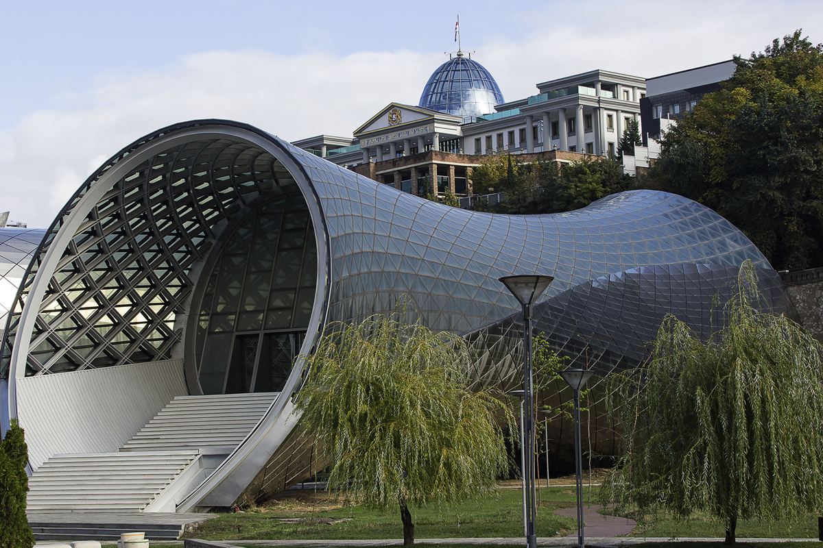 Das Musiktheater mit Ausstellungshalle im Rike-Park (Massimiliano &amp; Doriana Fuksas, Mailand. 2011) wurde zwar gebaut, aber nicht in Betrieb genommen.