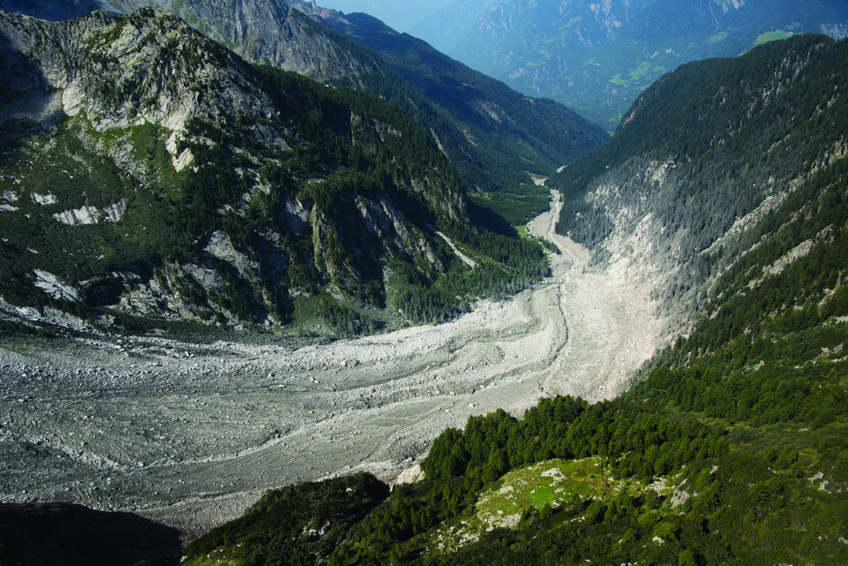 Wo sich der Bergsturz in einem Murgang verwandelte; Blick auf das hintere Val Bondasca.