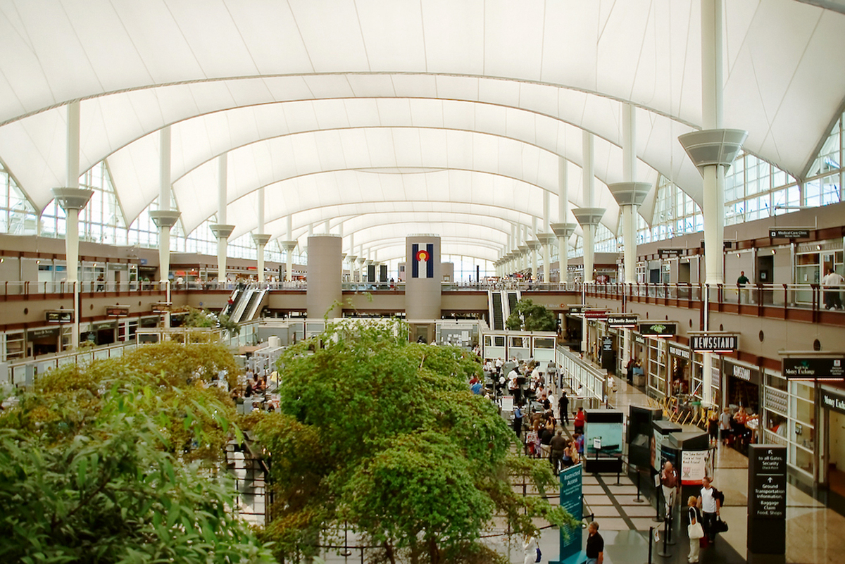 Durch Aneinanderreihung können grosse Flächen überspannt werden, wie beim Flughafen in Denver.