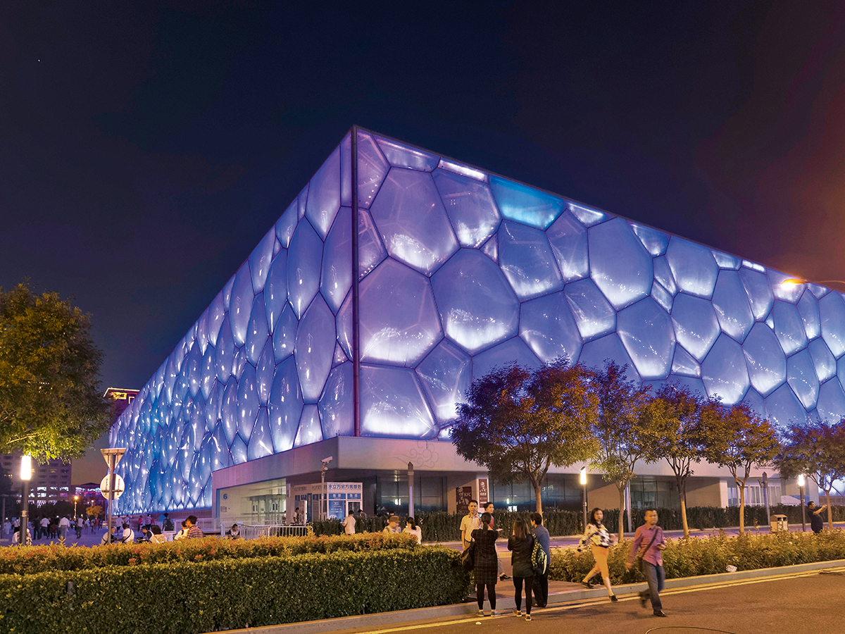 ETFE-Kissen als Anwendung des pneumatischen Prinzips bei Fassadenelementen. Schwimmhalle «Water Cube» in Peking.