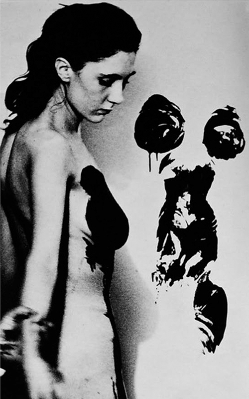 Körperabdruck im Gewebe 2: anthropometrische Körperdrucke von Yves Klein in der Kunst.