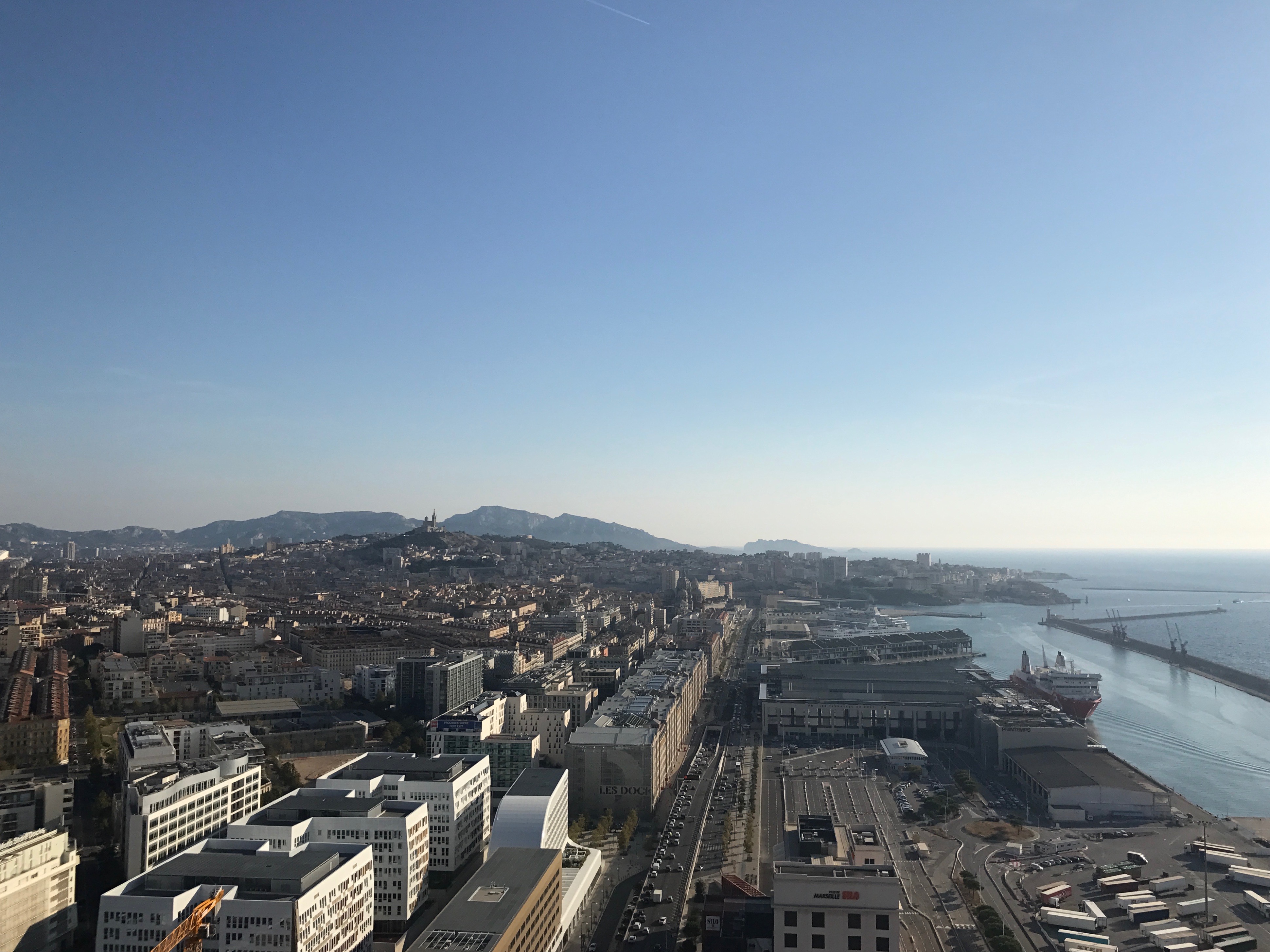 Die neu gestaltete Hafenpromenade mit dem 365 m langen Dockgebäude soll dazu beitragen, den Norden der Stadt mit dem Vieux Port zu verbinden.