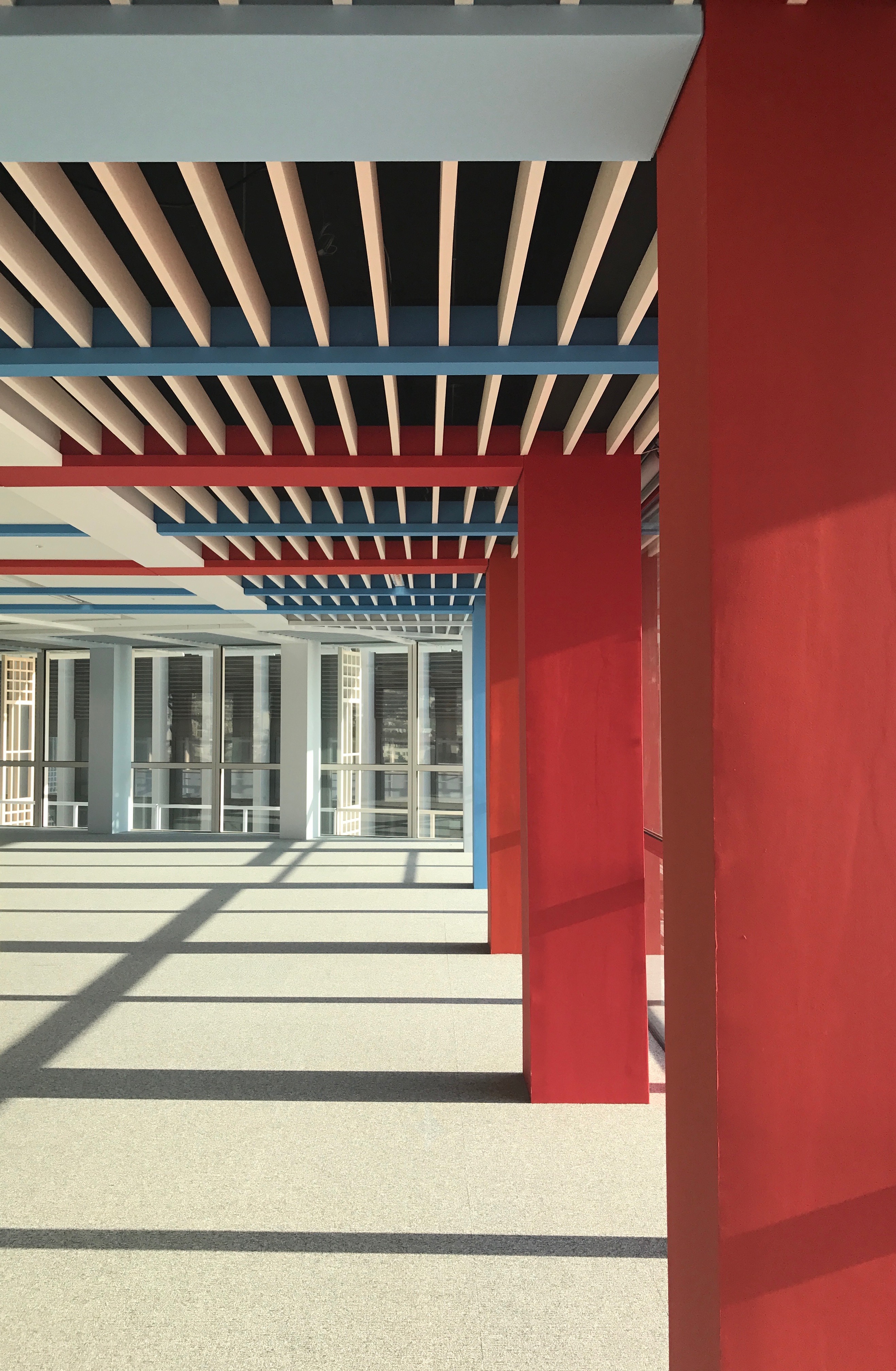 Die farbliche Gestaltung der Aussenfassade setzt sich in den Büroräumen im «La Marseillaise» fort.