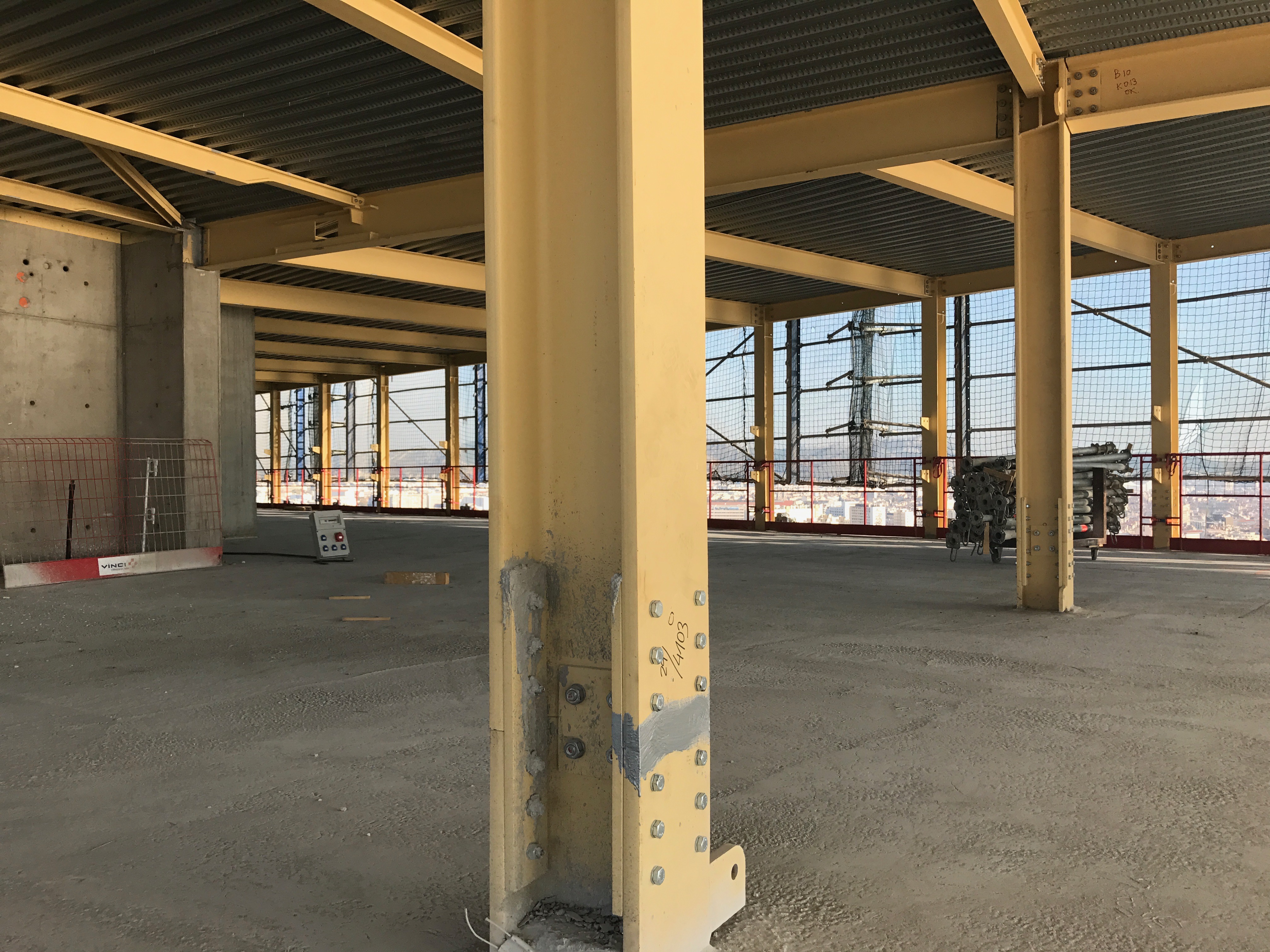 Die oberen Etagen des Hochhauses befinden sich noch im Rohbau.