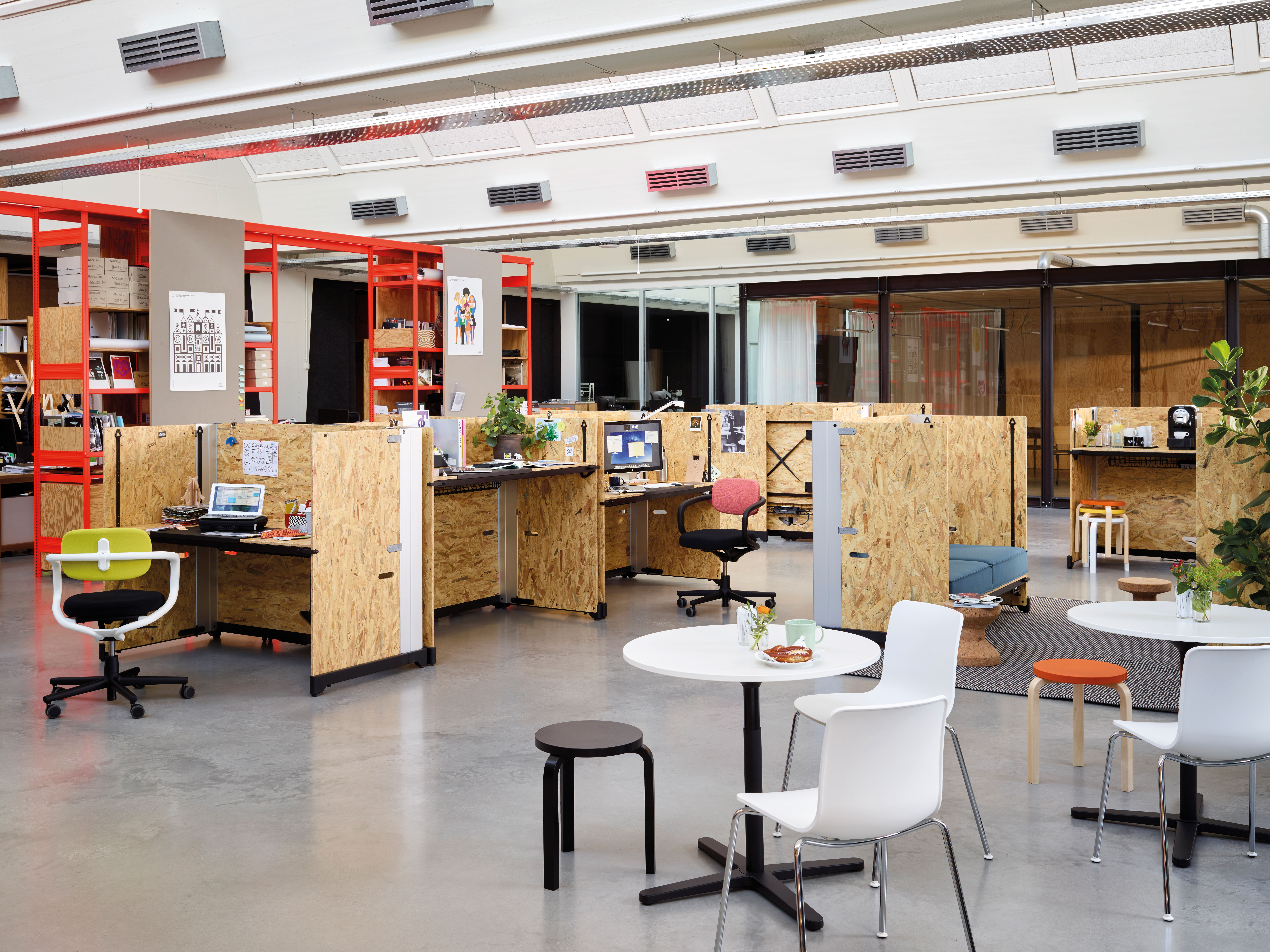 Le fill conducteur des projets développés par Vitra est l’attention portée à l’imprévu. C’est ainsi que naissent régulièrement de nouveaux objets tels le meuble multifonction «Hack» de Konstantin Grcic.