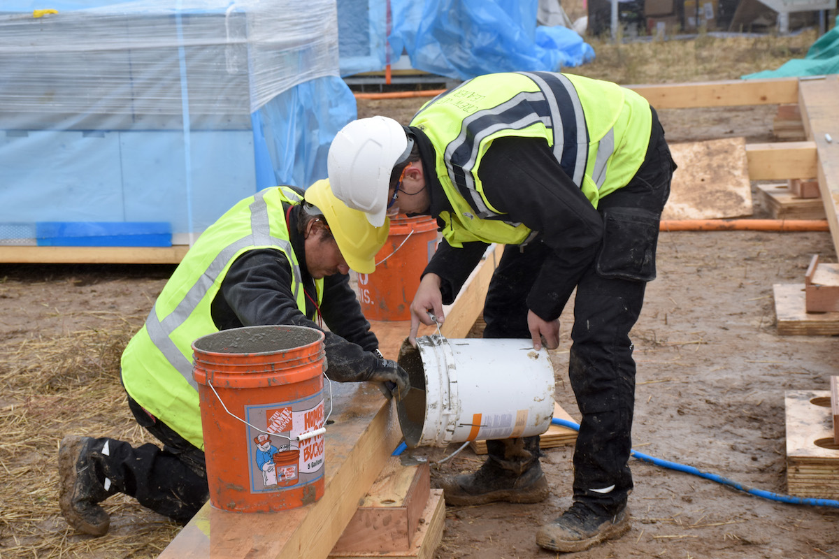 Präzisionsarbeit trotz widriger Umstände.