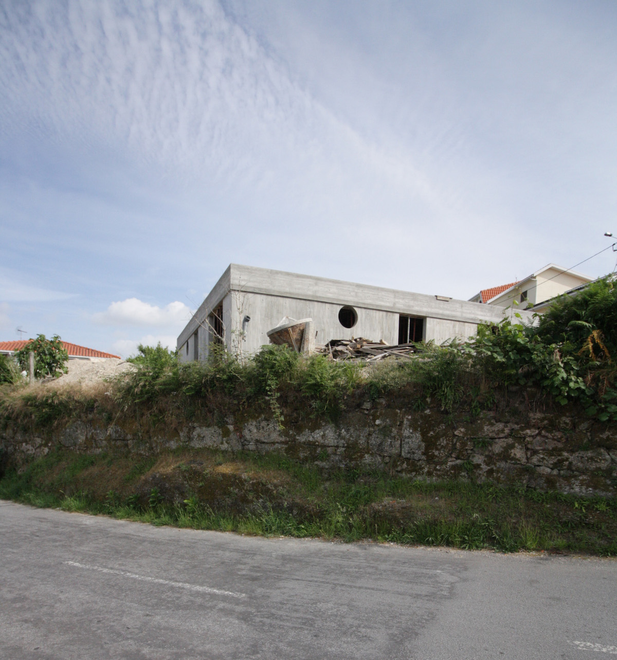House for three Generations (im Bau), Porto, 2017. Ein Mehrgenerationenhaus mit elementarer Geometrie.