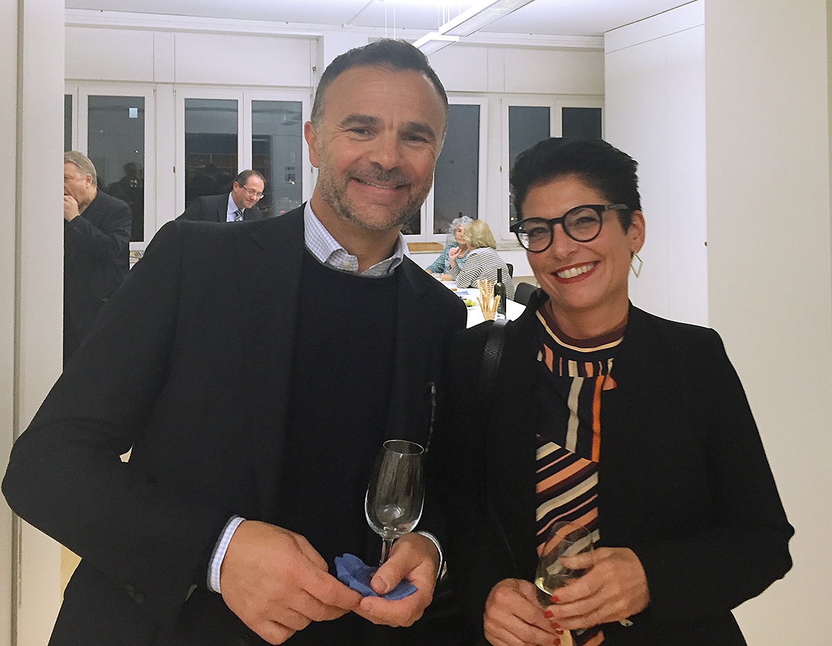 Mauro Solidoro, CEO des Büromöbelherstellers SARA, kam mit Gaby Neyer von der Transformer Werbeagentur. Mauro Solidoro, CEO des Büromöbelherstellers SARA, kam mit Gaby Neyer von der Transformer Werbeagentur.