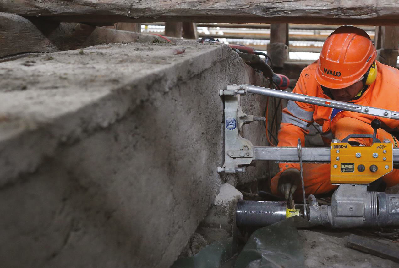 Désolidarisation des clés de voûtes et des poutres Bosset de la nef