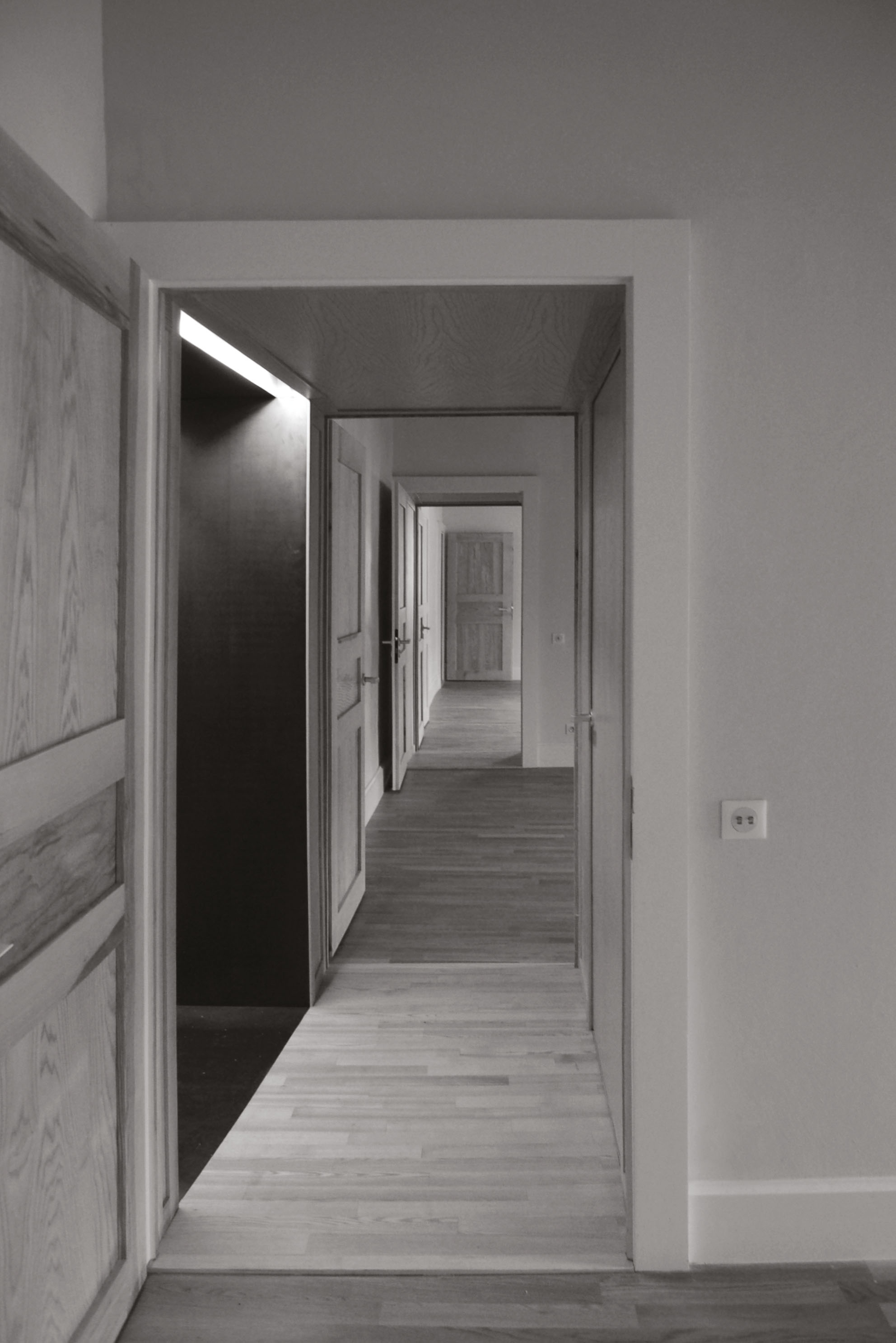 La structure originelle des pièces commandées avec leurs portes en enfilade a été préservée