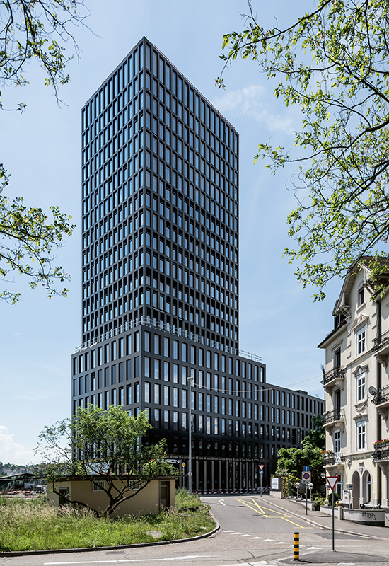 Schweizer Solarpreis 2017: Grosspeter Tower, Basel. (Mehr zum Objekt im Kasten am Ende des Artikels.)
