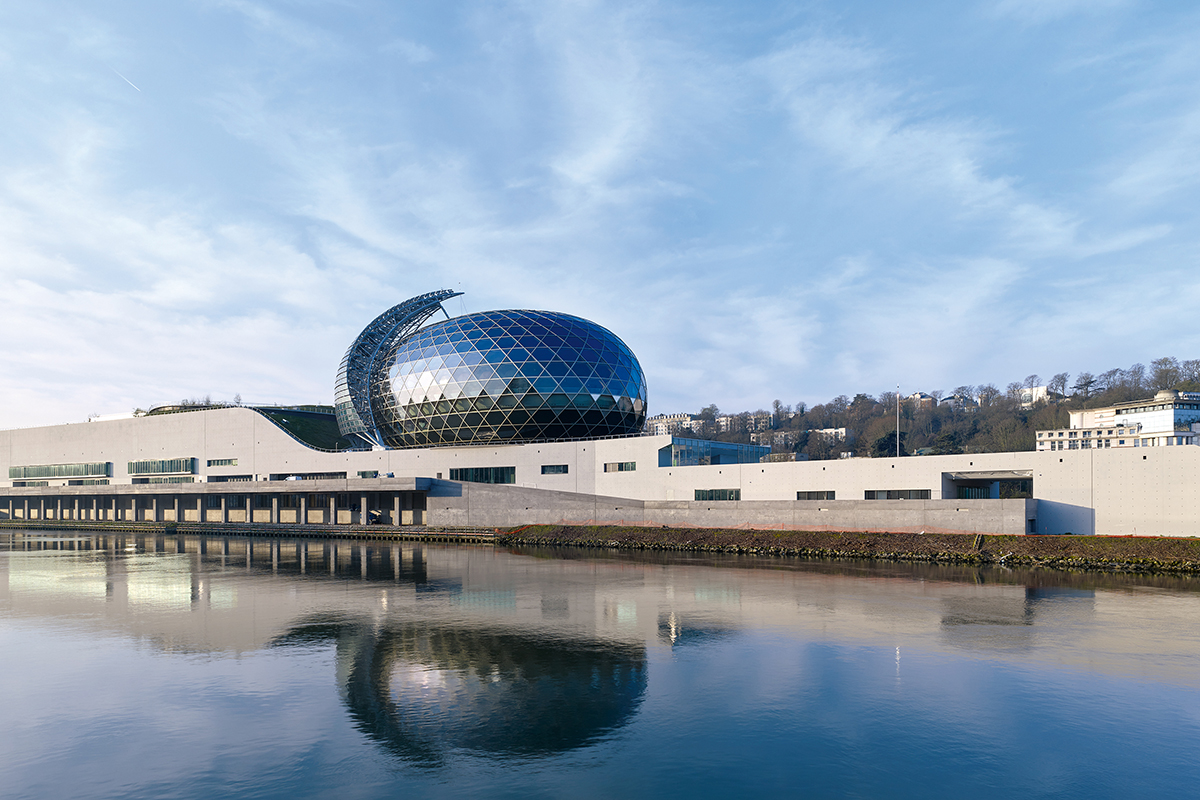 La Seine musicale in Paris (Shigeru Ban Architects).