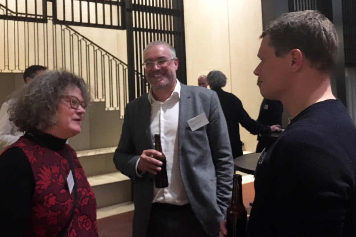 Claire-Lise Suter (Aktionsplan Holz, BAFU) mit den Referenten Fabian Scheurer und Steffen Riegas.