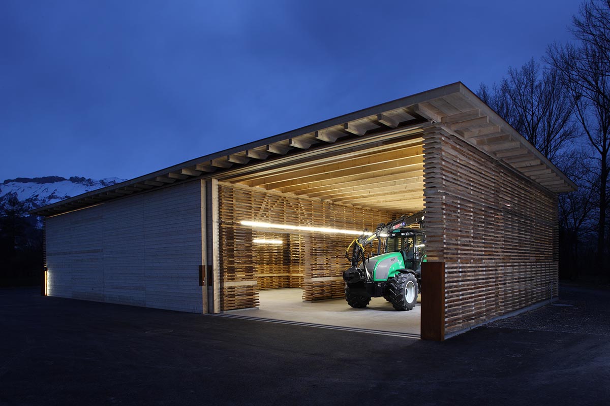 Auszeichnung Kategorie Dienstleistung / Industriebau: Lagerhalle Landesforstbetrieb, Schaan FL von Cavegn Architekten