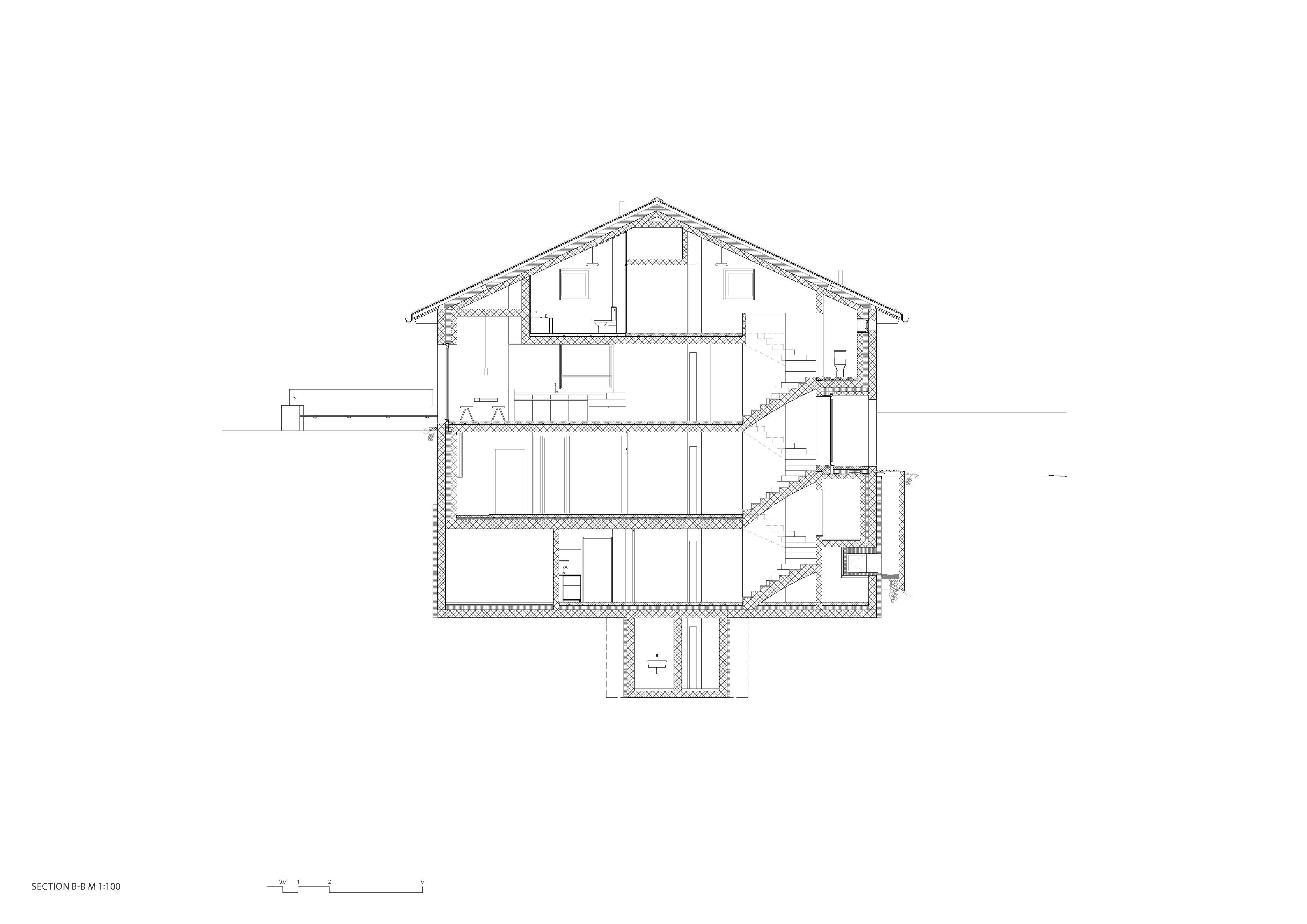 Sur le versant sud du village de Zuoz (2012), Men Duri Arquint conçoit un bâtiment en béton apparent, coiffé d’un toit à deux pans et pourvu d’ouvertures asymétriques qui rappellent les vieilles maisons de l’Engadine.