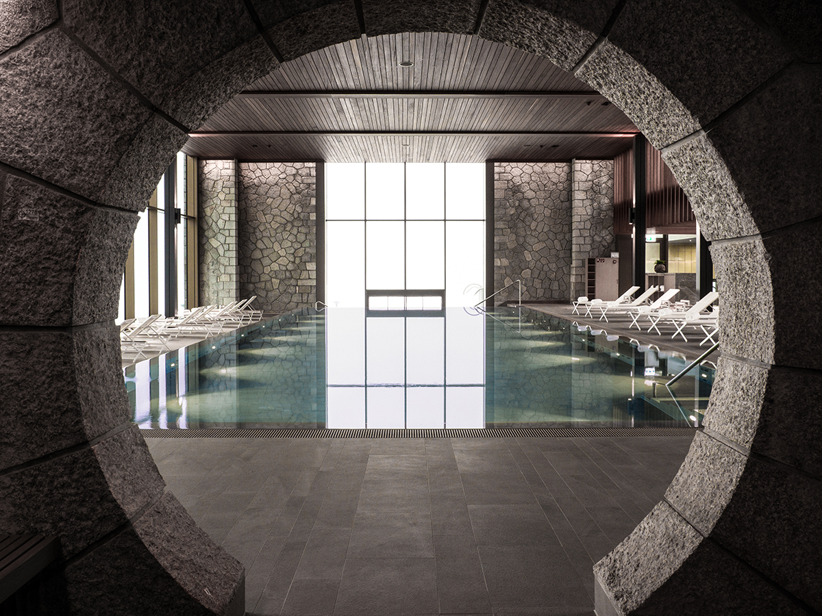 Alpine Spa, 2013 - 2017; Patrik Dierks Norbert Sachs Architekten, Berlin; Ehem. Standort/Überbauung «Le Club». Die Architektursprache der umgebenden Bauten der Sechzigerjahre, insbesondere des kleinen Aussenpools und des Garderobenpavillons, findet im Spa zu neuem Ausdruck. Die Gebäudehülle nimmt sich zugunsten der Inszenierung von Ausblick und Wasserflächen zurück.
