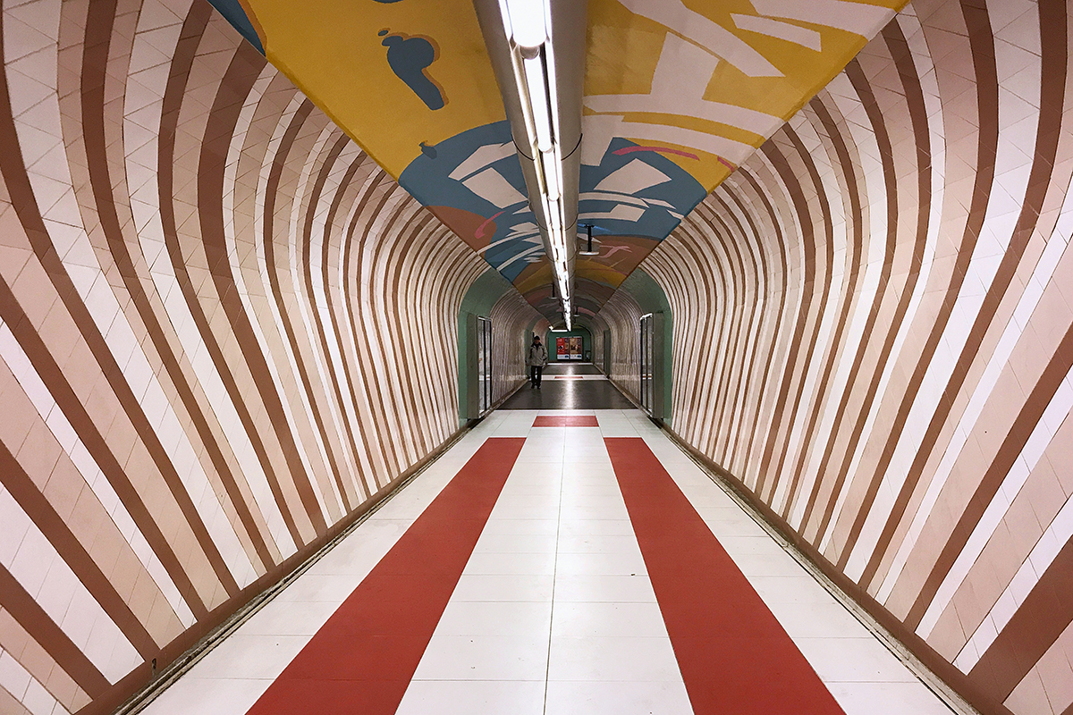 Eine in Auftrag gegebene Deckengestaltung: Die Metrostation am Cours Julien haben Graffitikünstler gestaltet.