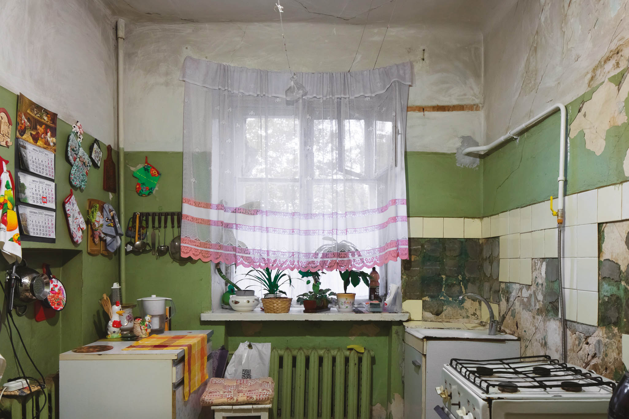 L’immeuble possède encore quelques-unes de ces fameuses « cuisines communales » soviétiques. Ces cuisines partagées étaient parfois dotées de plusieurs cuisinières et éviers.