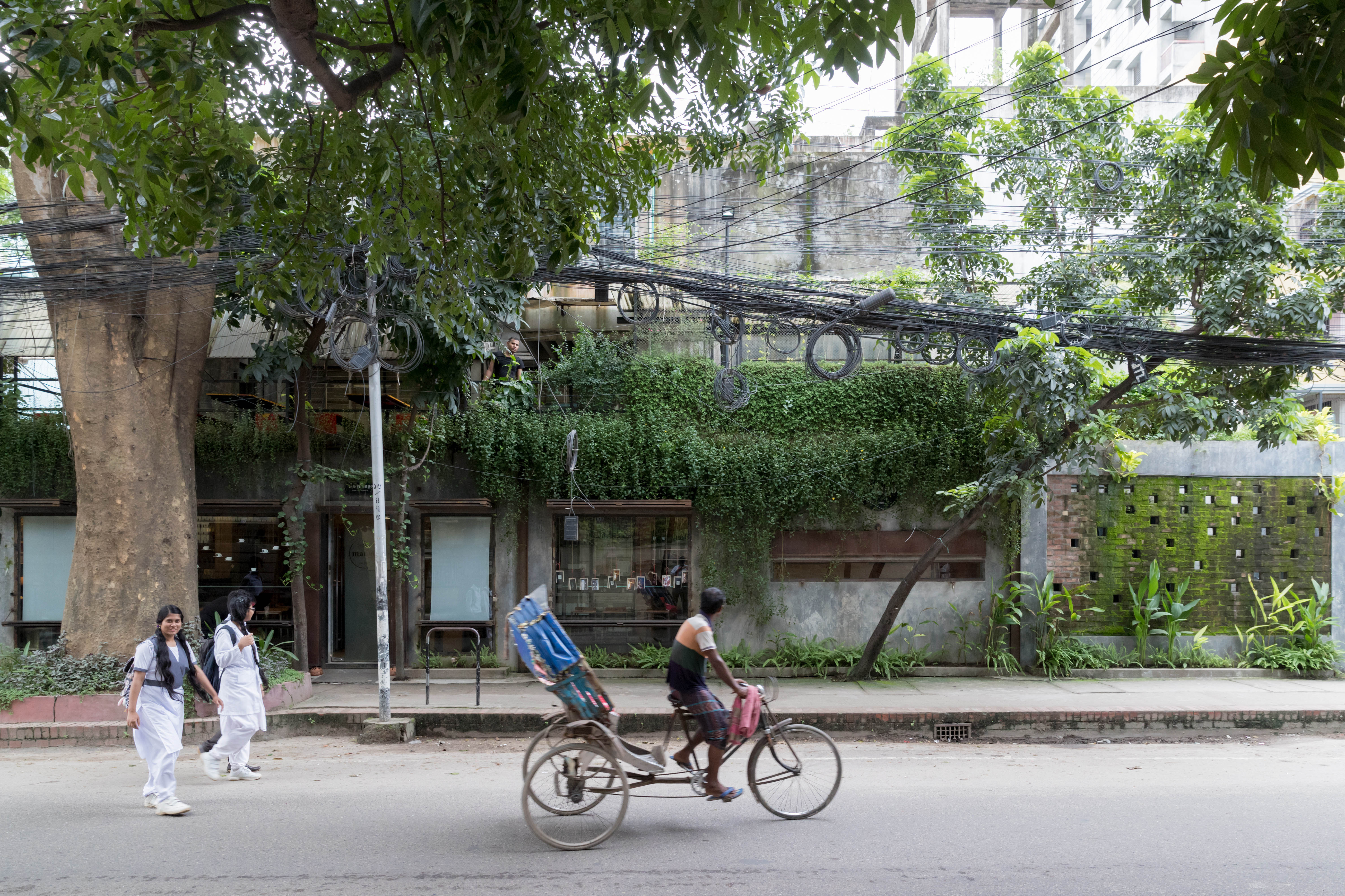 Café Mango. Dhanmondi, Dhaka. (Architect: Atelier Robin / Salauddin Ahmed)