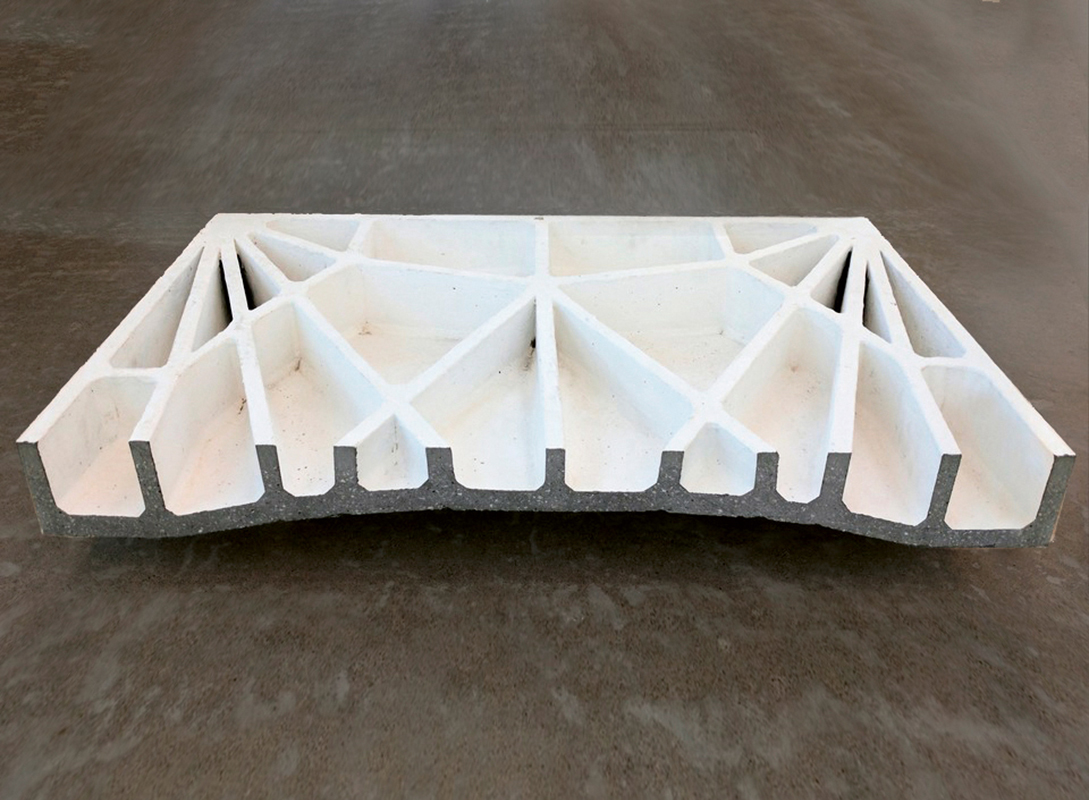 Schnitt des Prototyps. Flachgewölbe und Lünetten (oben, links und rechts) sind deutlich erkennbar.