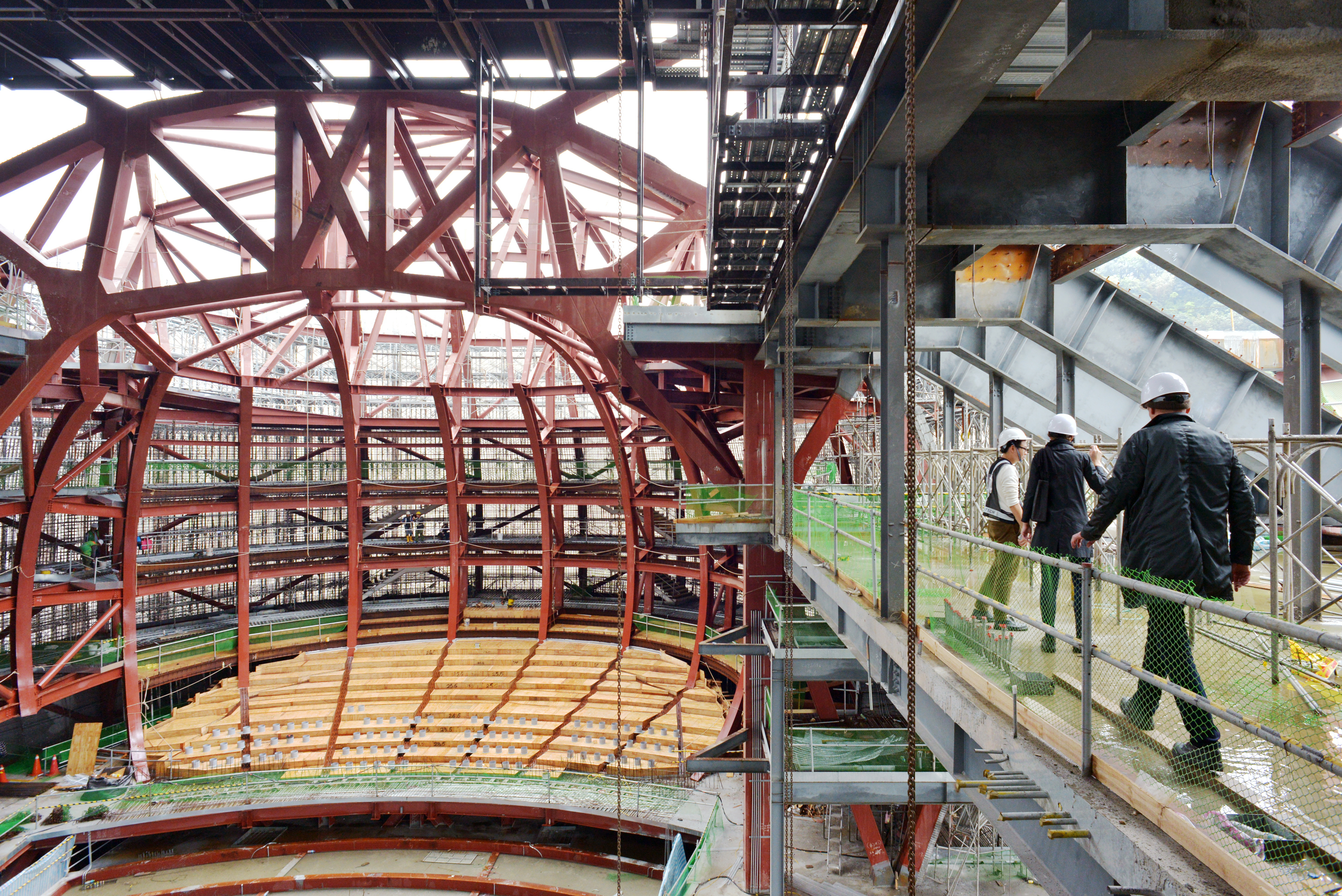 Vue du théâtre sphérique "Proscenium Playhouse" depuis la scène postérieure (date : 27 mars 2015).
