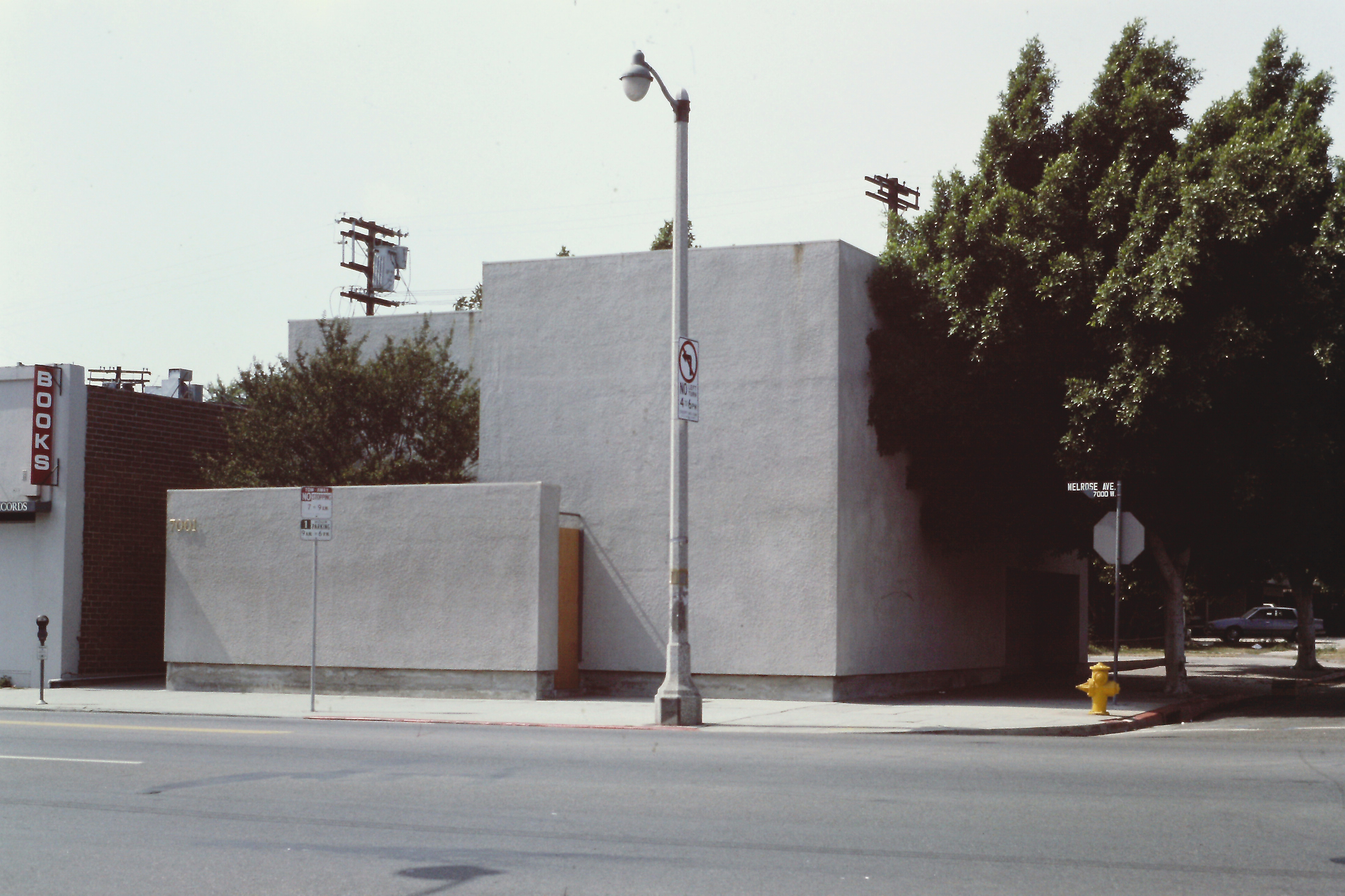 Carnet Amérique Mercredi 15 avril 1987 « Gehry, de son côté, parle volontiers de son architecture (‹ je fais l’architecture qui correspond au monde actuel ›). » Danziger Studio, Frank O. Gehry, 1964